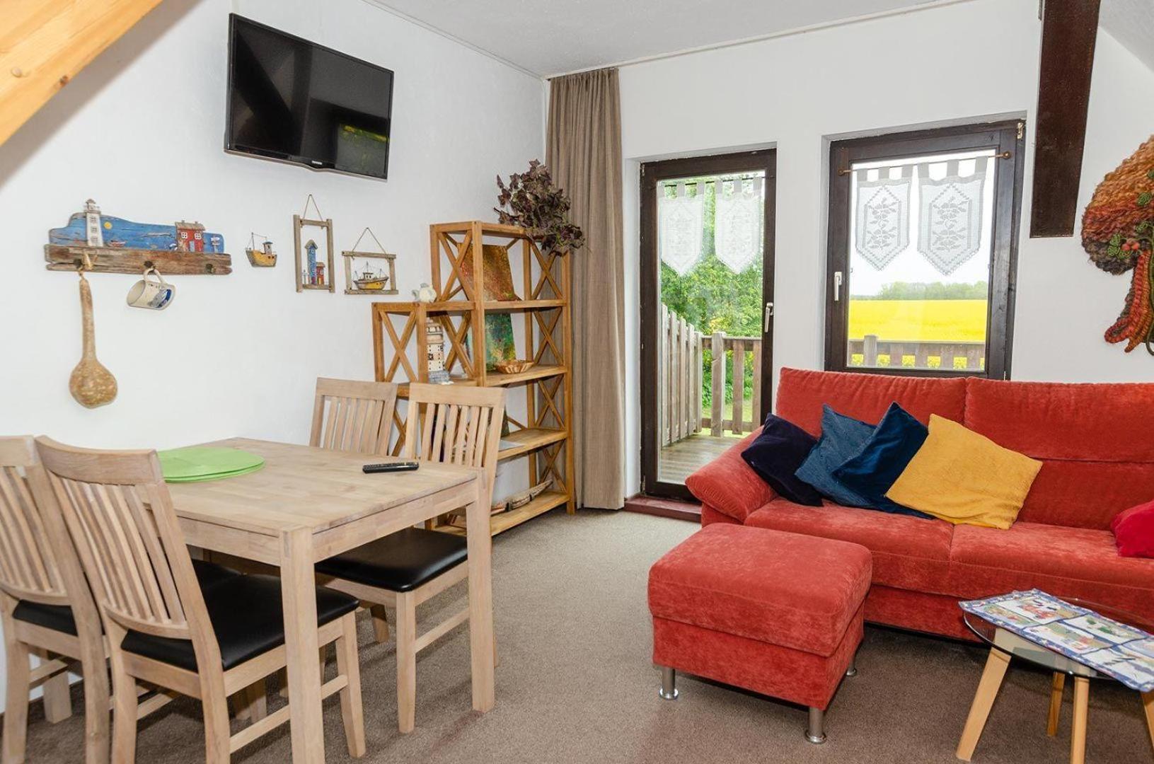 3-R-Ferienwohnung-fuer-3-Personen-in-Schaprode-auf-Ruegen-Zi4 view 2
