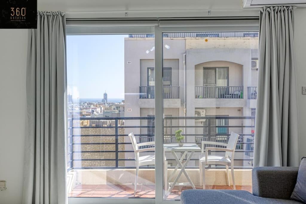 Beautiful & Modern 2BR Apartment in San Gwann by 360 Estates photo 3