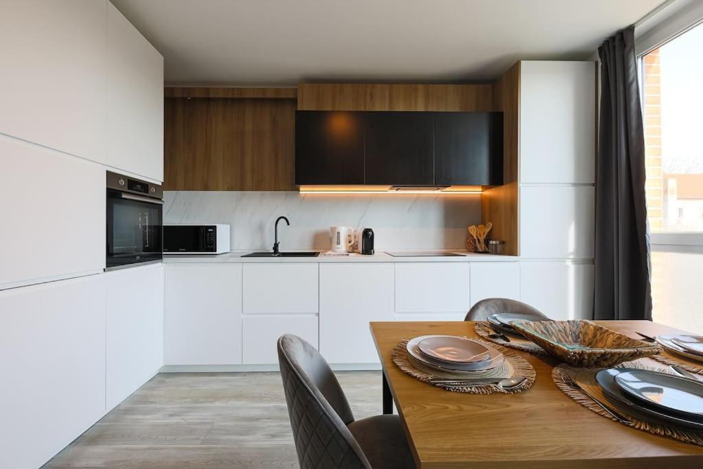 Luxury Apt. Near River & Parking view 5
