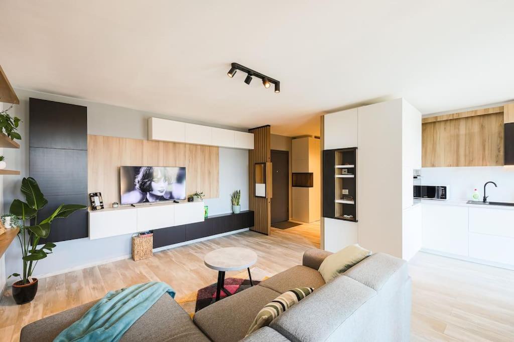 Luxury Apt. Near River & Parking view 2