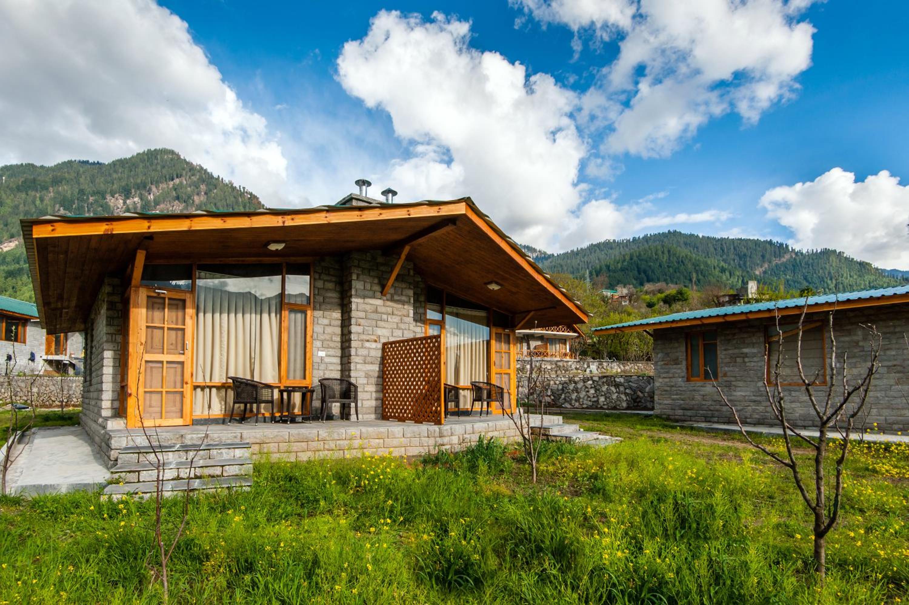 Larisa Resort Manali