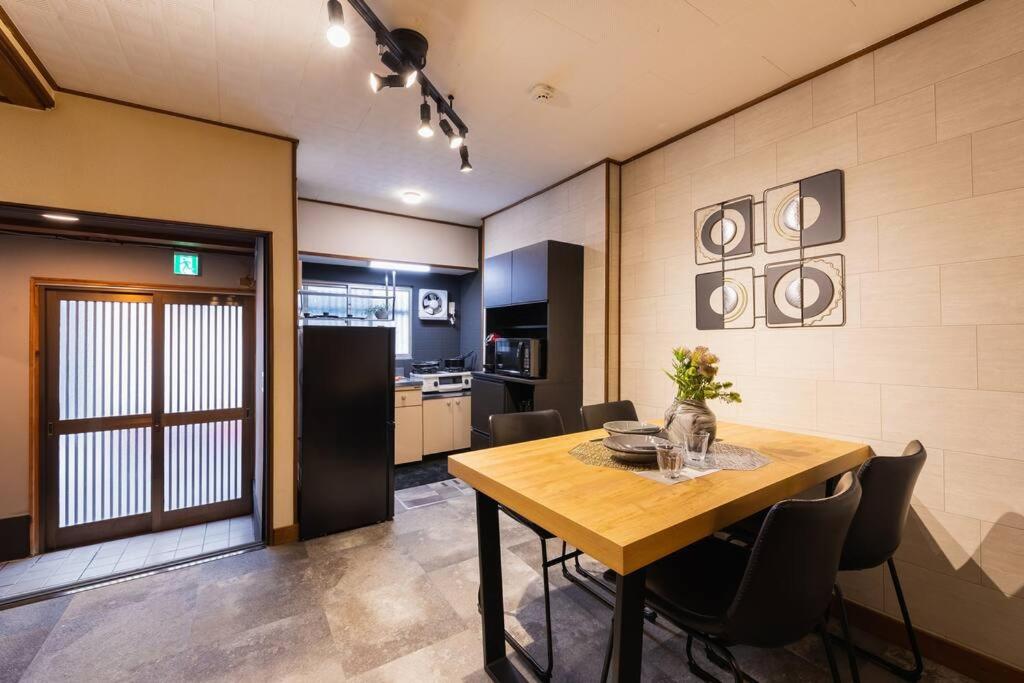 Osaka private house 3 bed rooms for max 10ppl