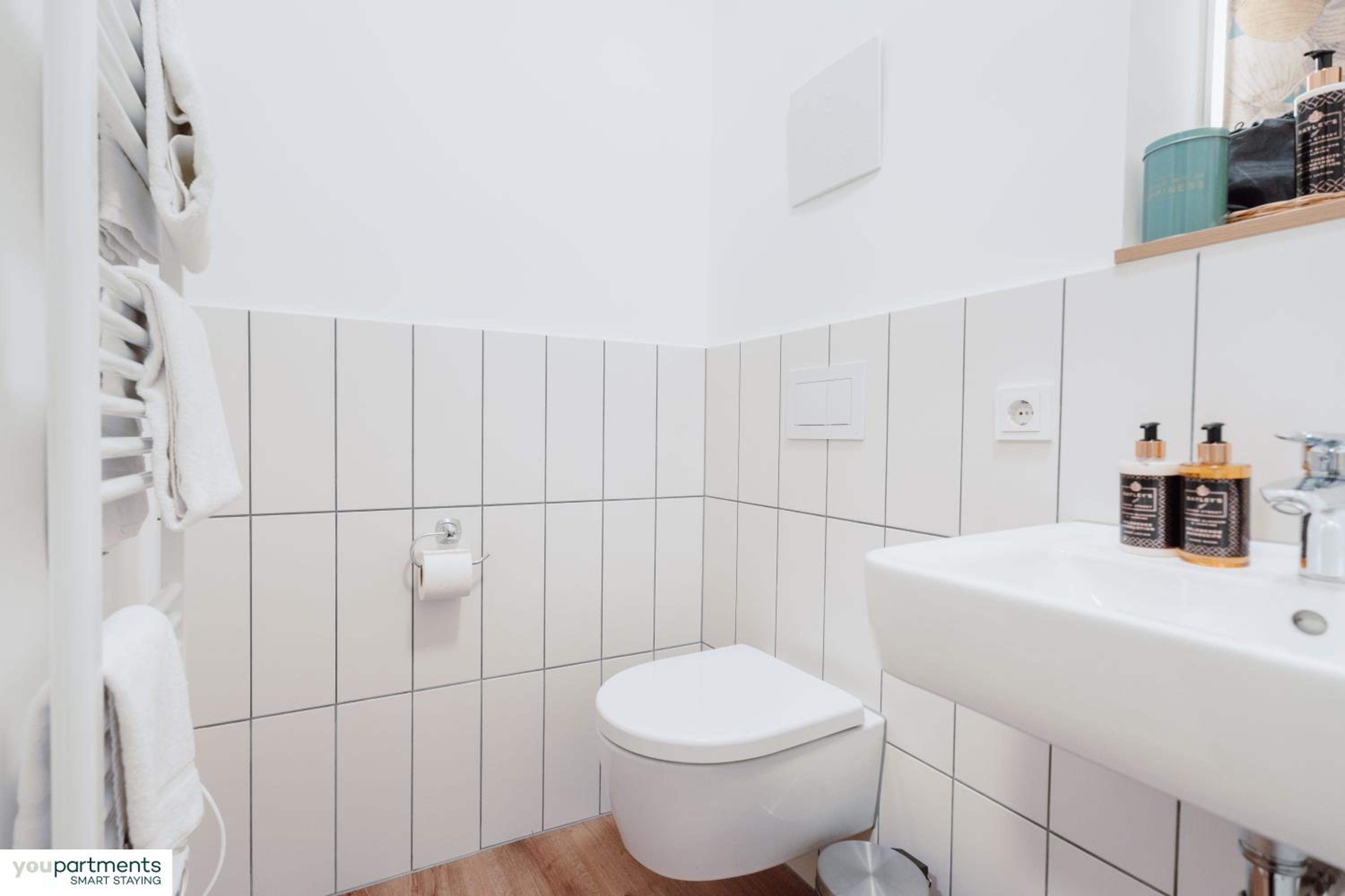 City-Studio im Innenhof mit Boxspring-Bett und Community-Raum