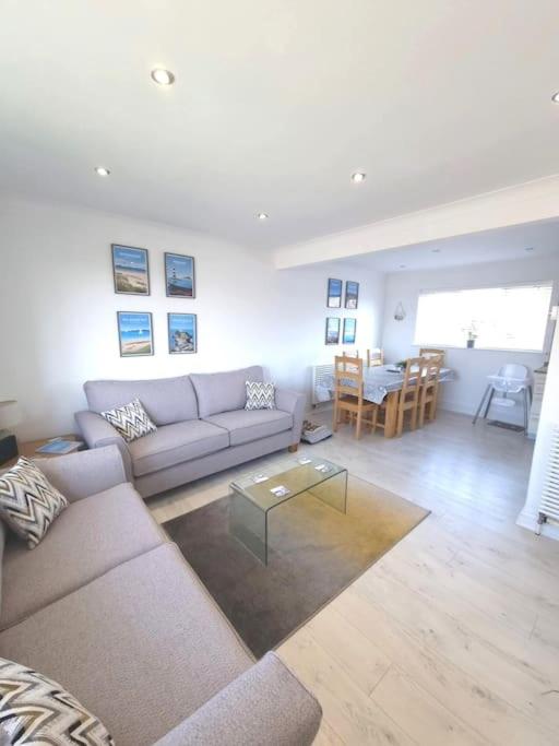 Amazing Beach House, Sleeps 8, Pet Friendly view 5