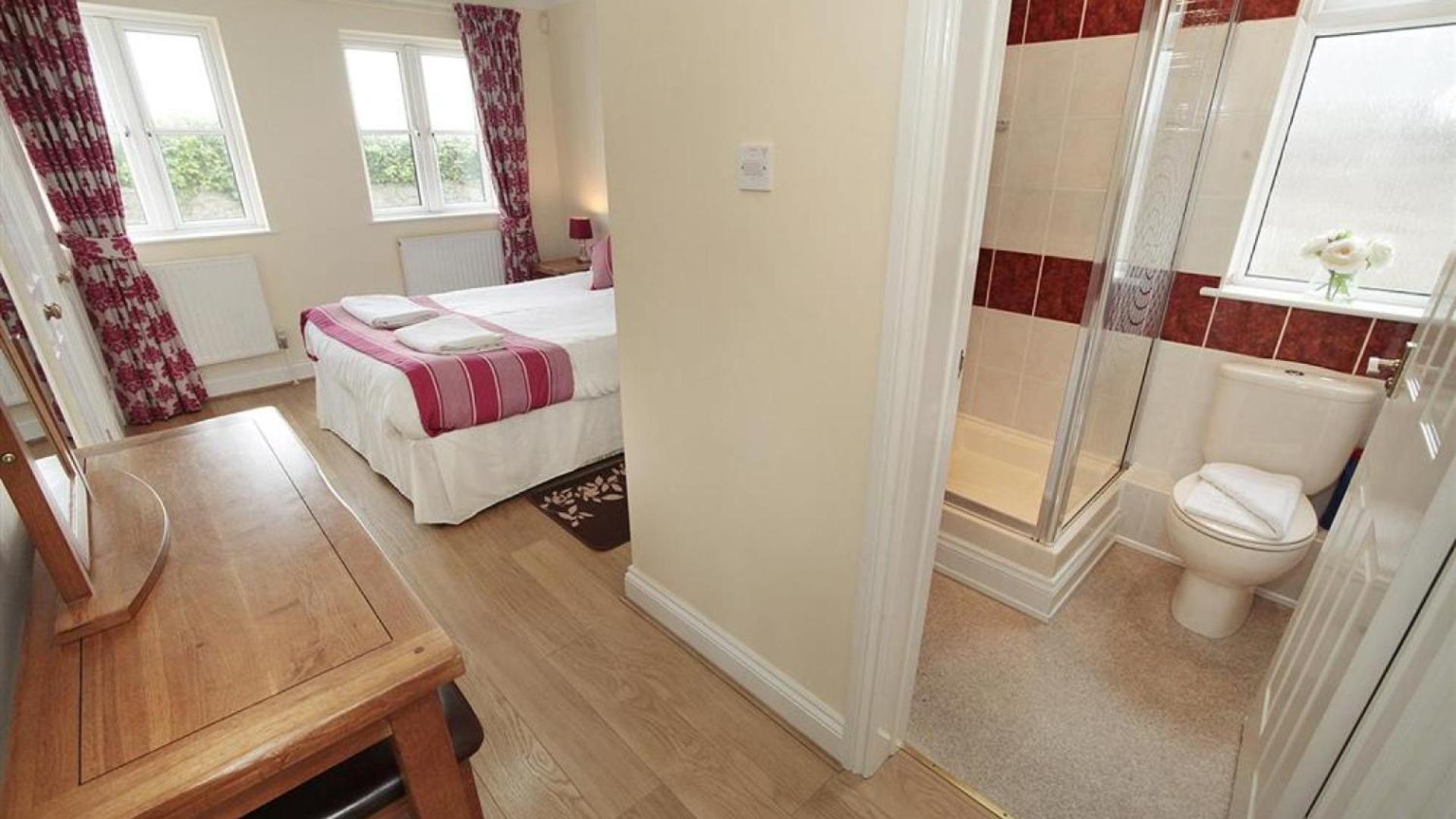 4 Bed in Port Eynon oc-hh9901