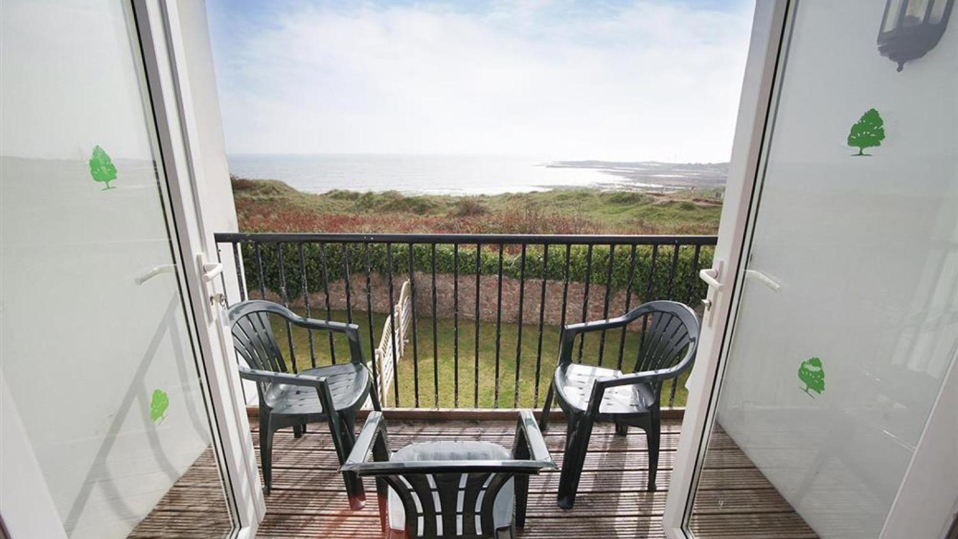 4 Bed in Port Eynon oc-hh9901