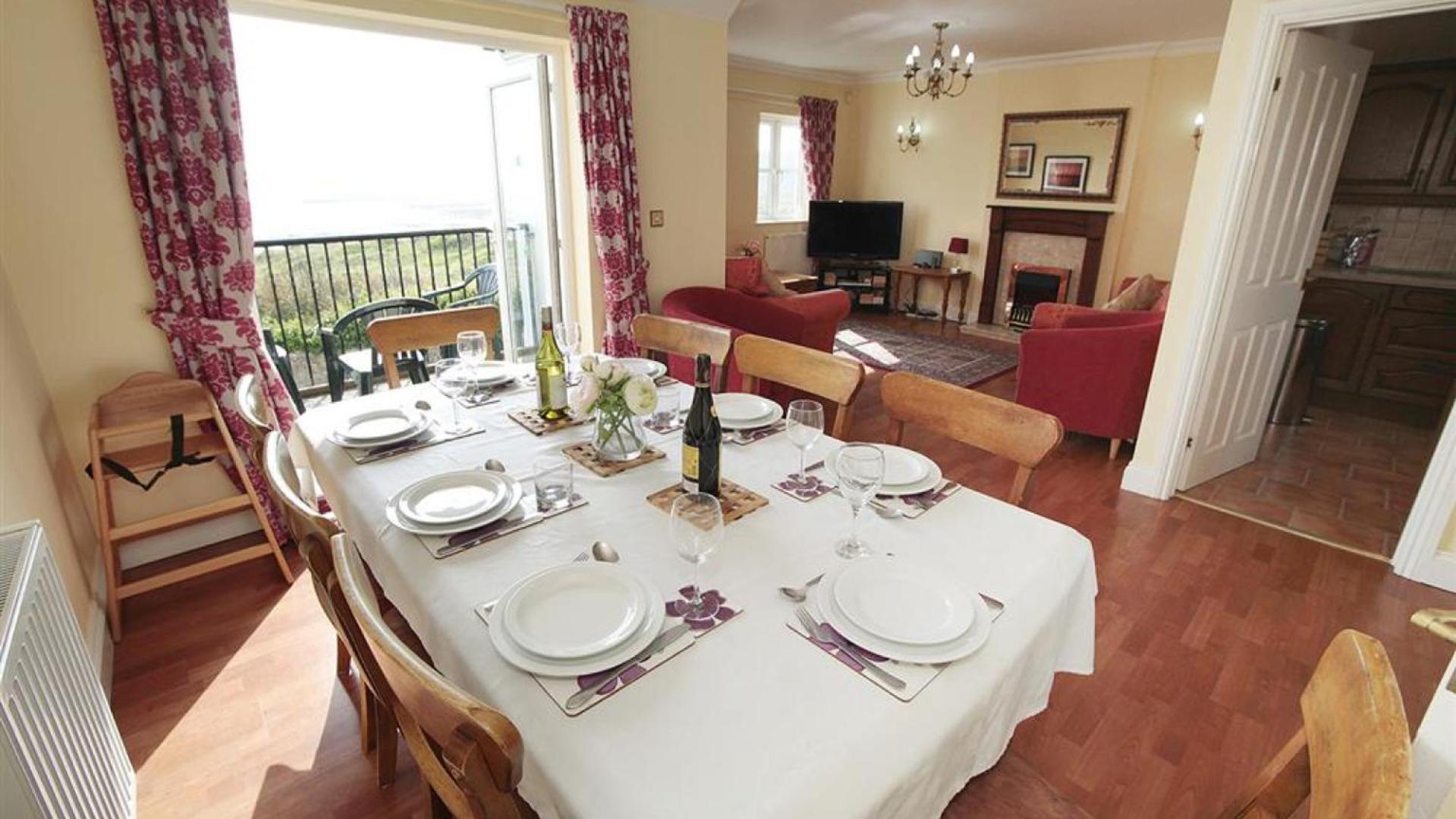 4 Bed in Port Eynon oc-hh9901