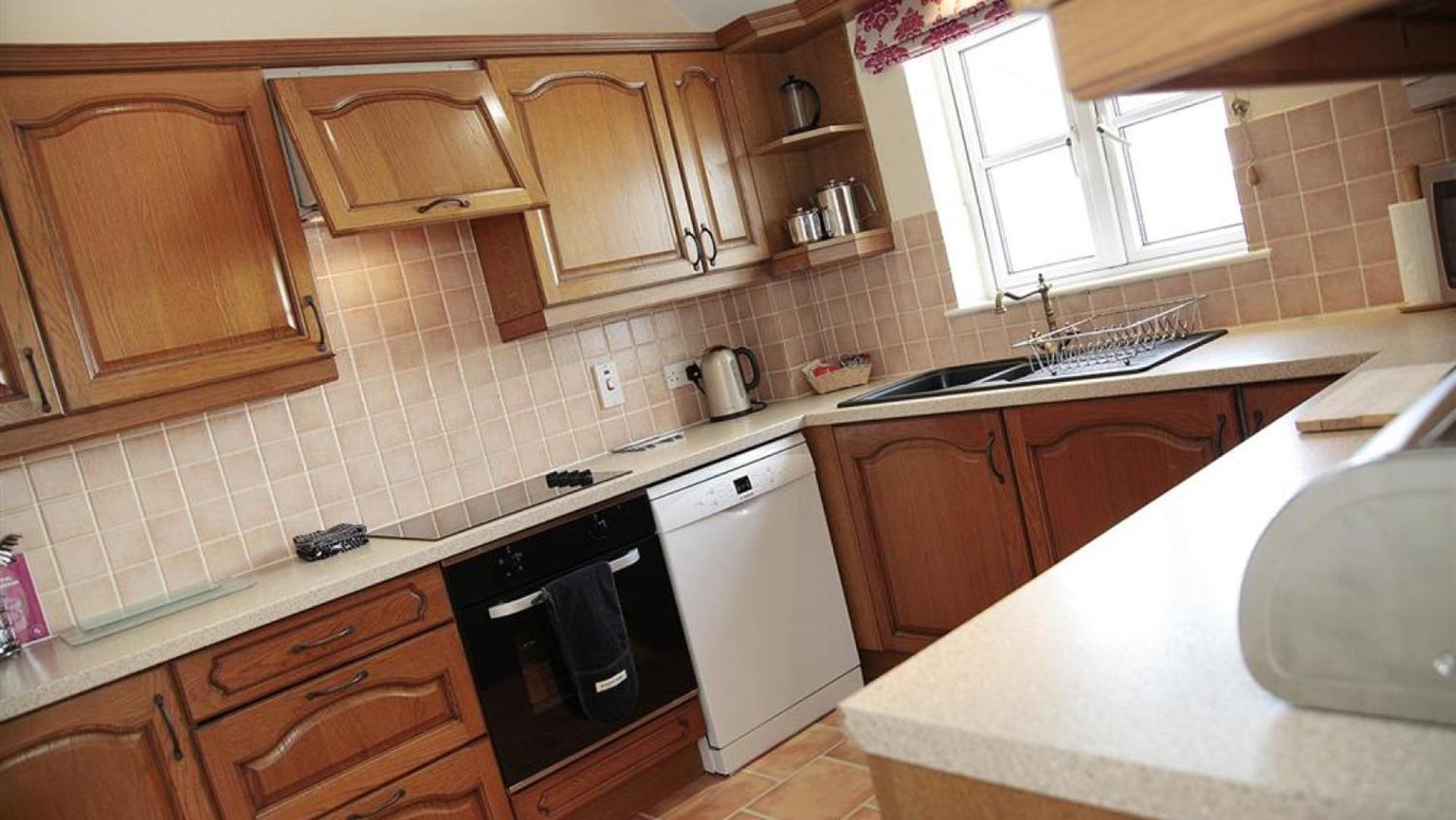 4 Bed in Port Eynon oc-hh9901