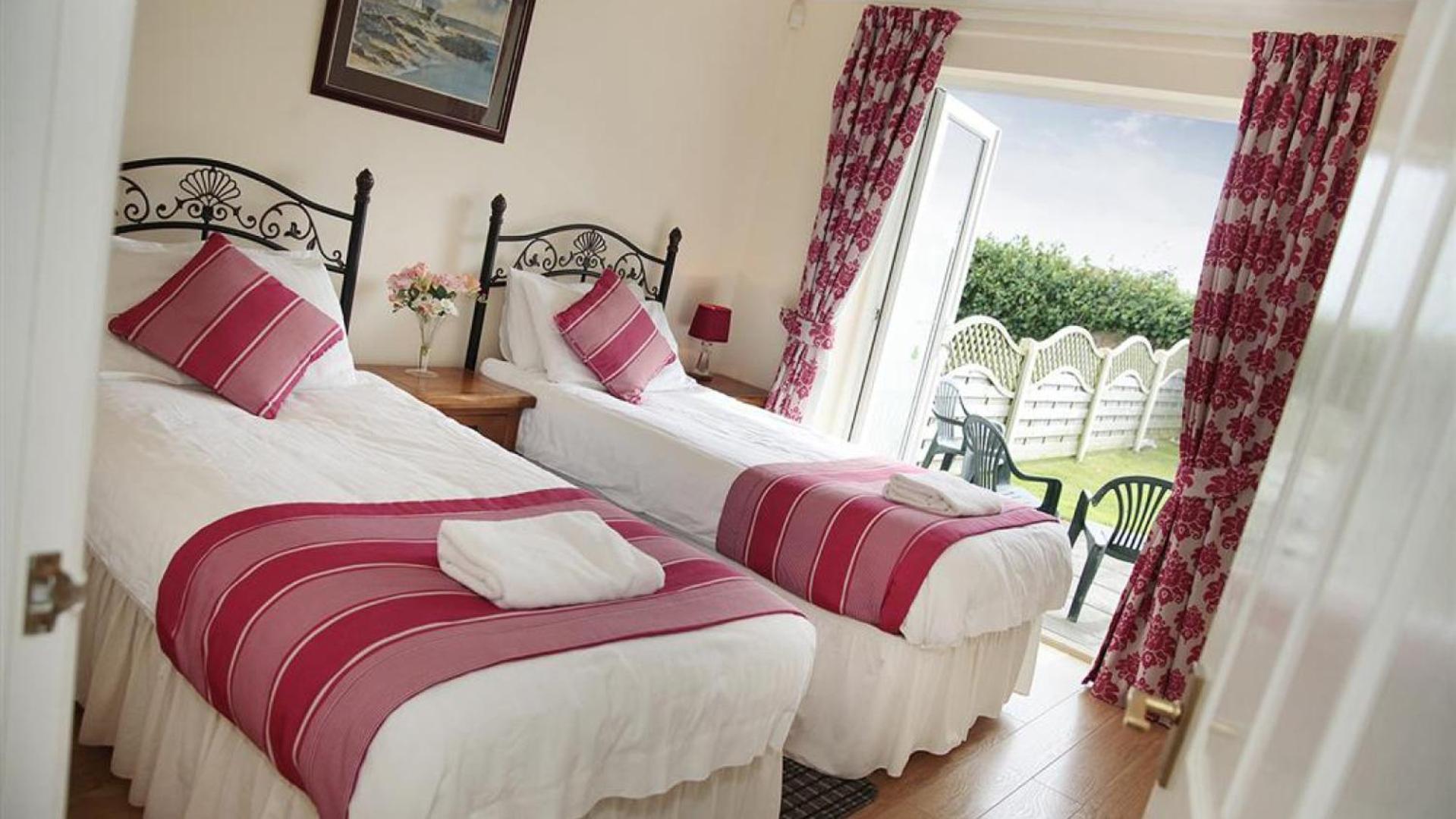 4 Bed in Port Eynon oc-hh9901