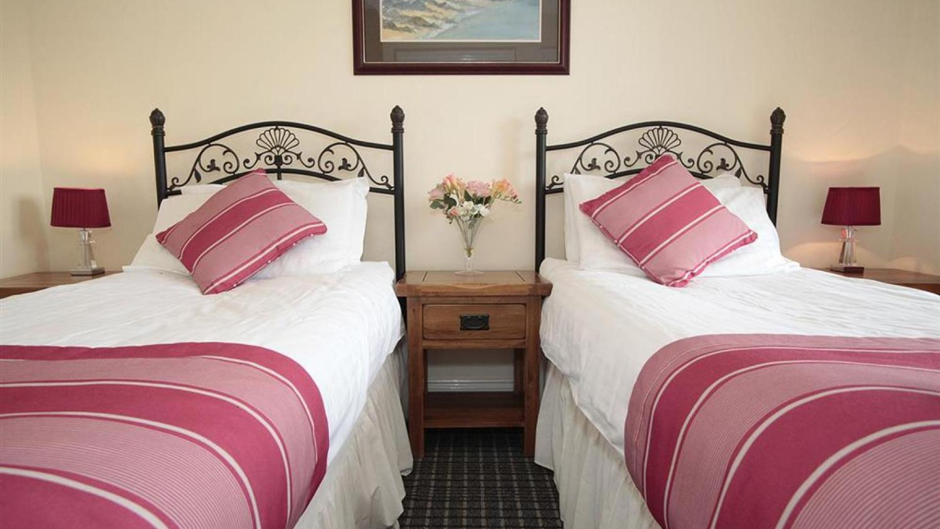 4 Bed in Port Eynon oc-hh9901