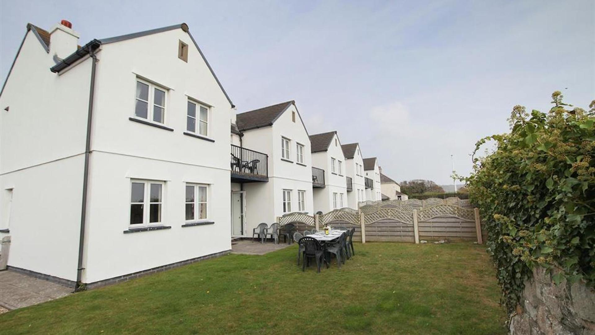 4 Bed in Port Eynon oc-hh9901