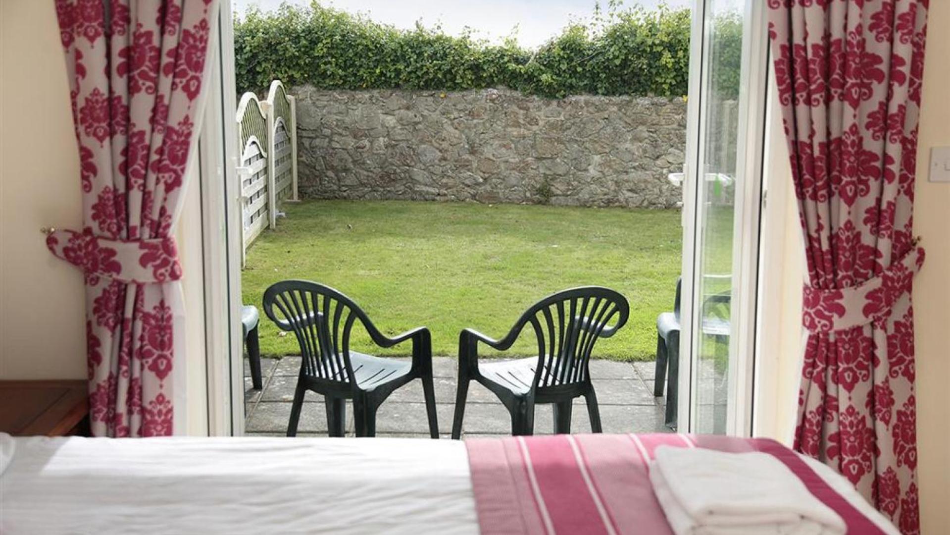 4 Bed in Port Eynon oc-hh9901