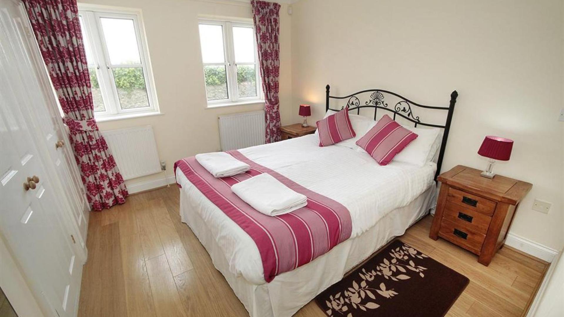4 Bed in Port Eynon oc-hh9901