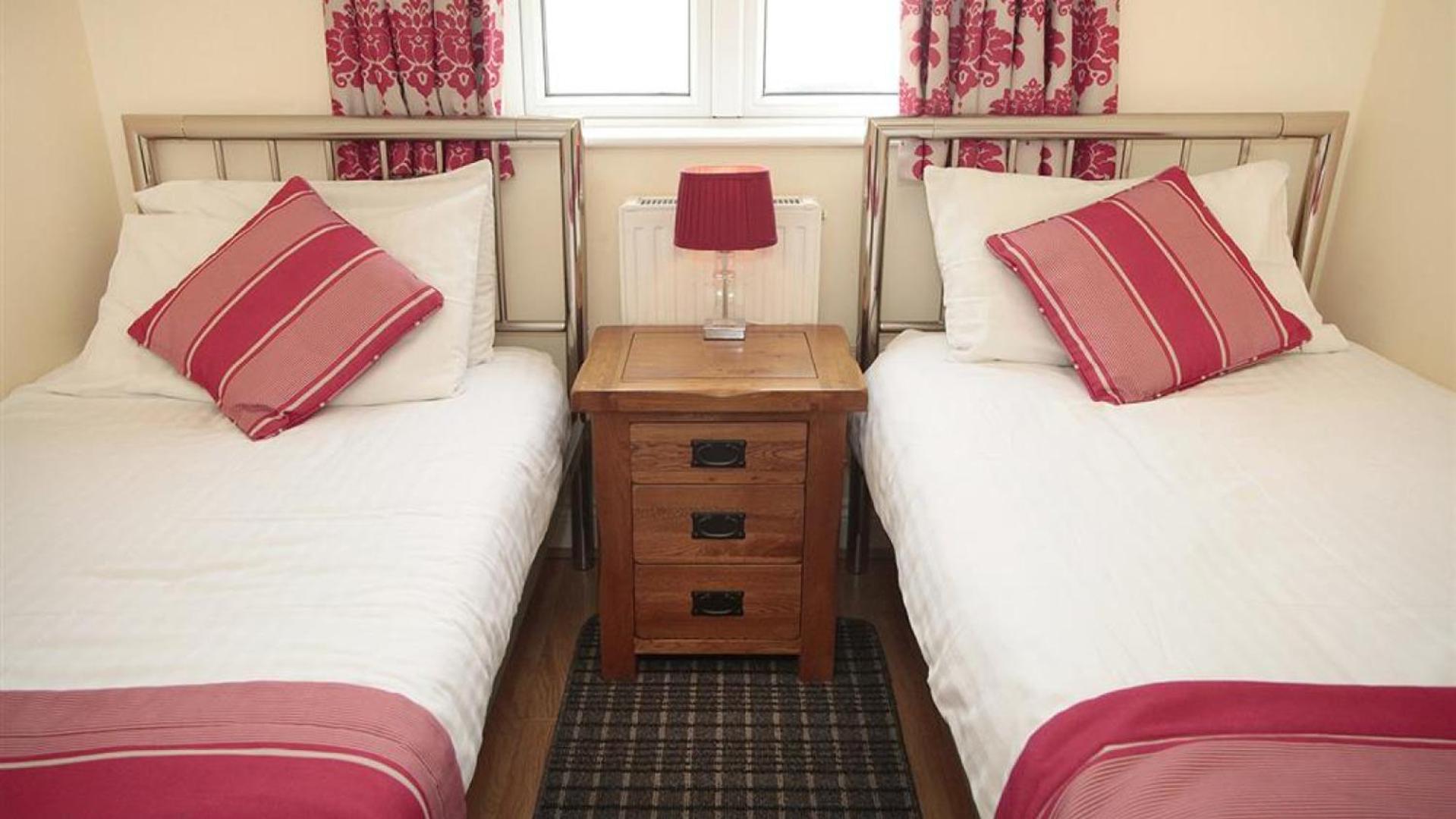 4 Bed in Port Eynon oc-hh9901