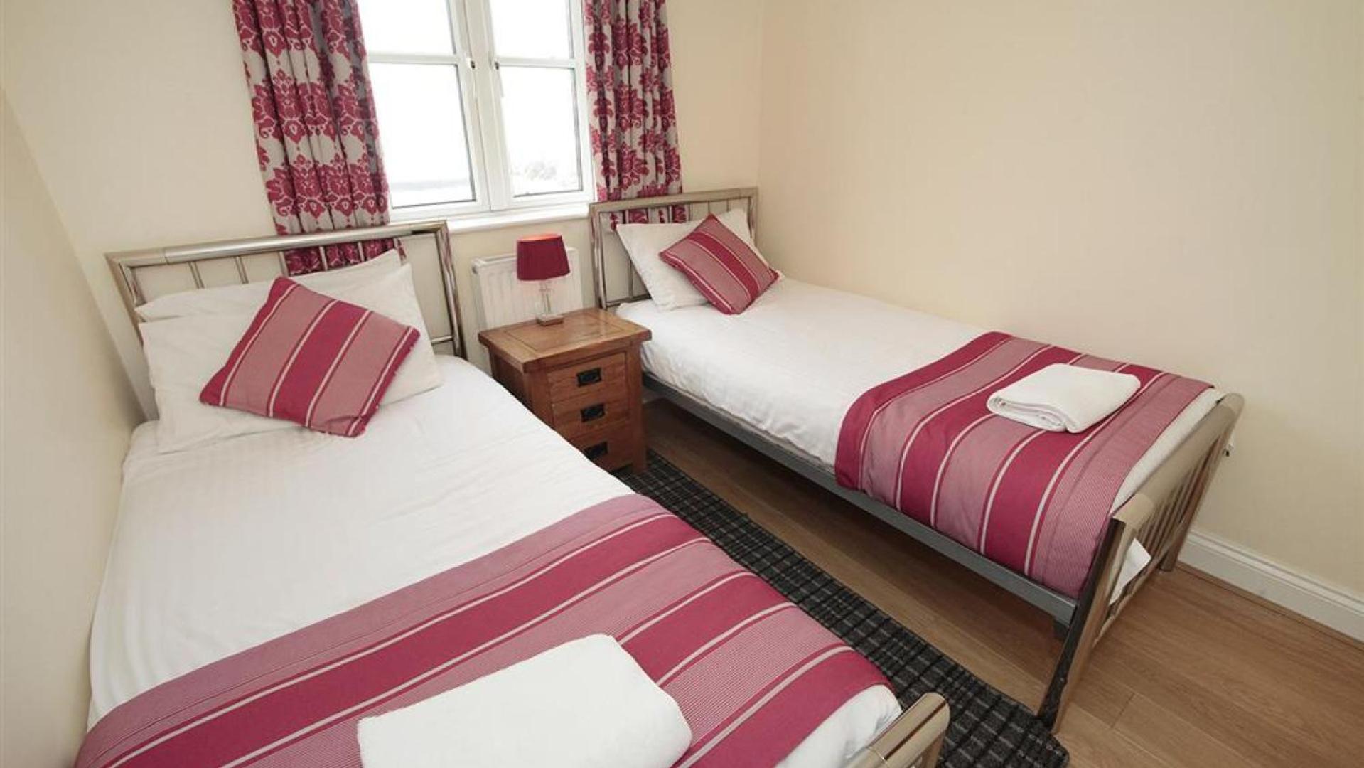 4 Bed in Port Eynon oc-hh9901