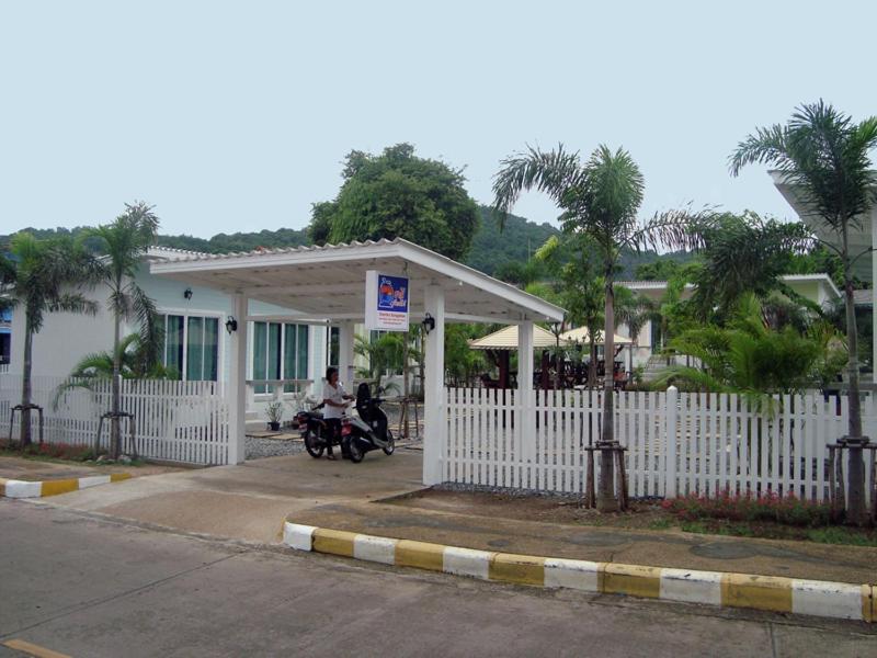 Charlie's Bungalows