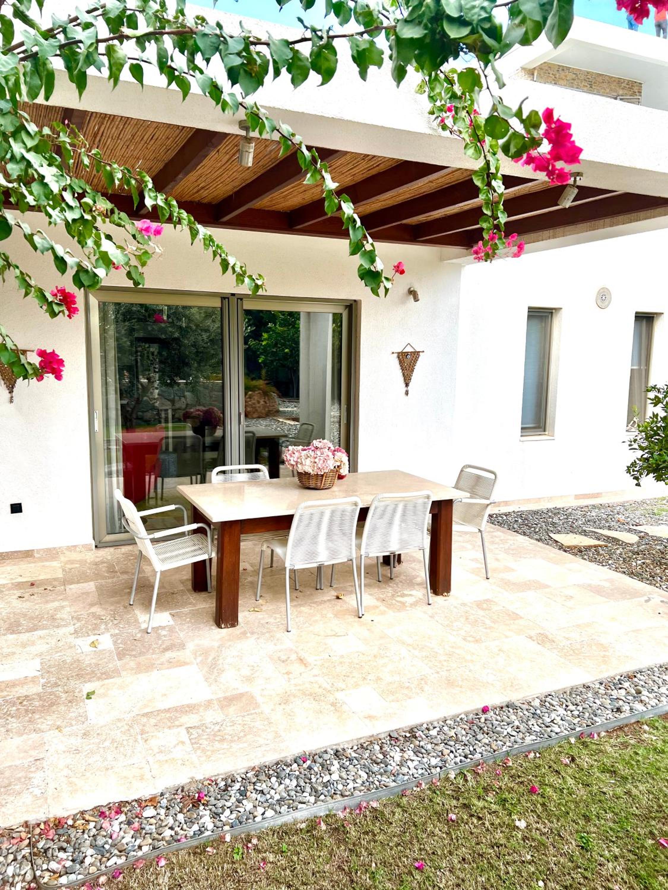 Cute Bodrum Home, Modern 2 plus 1 stand alone house with garden, near the beach