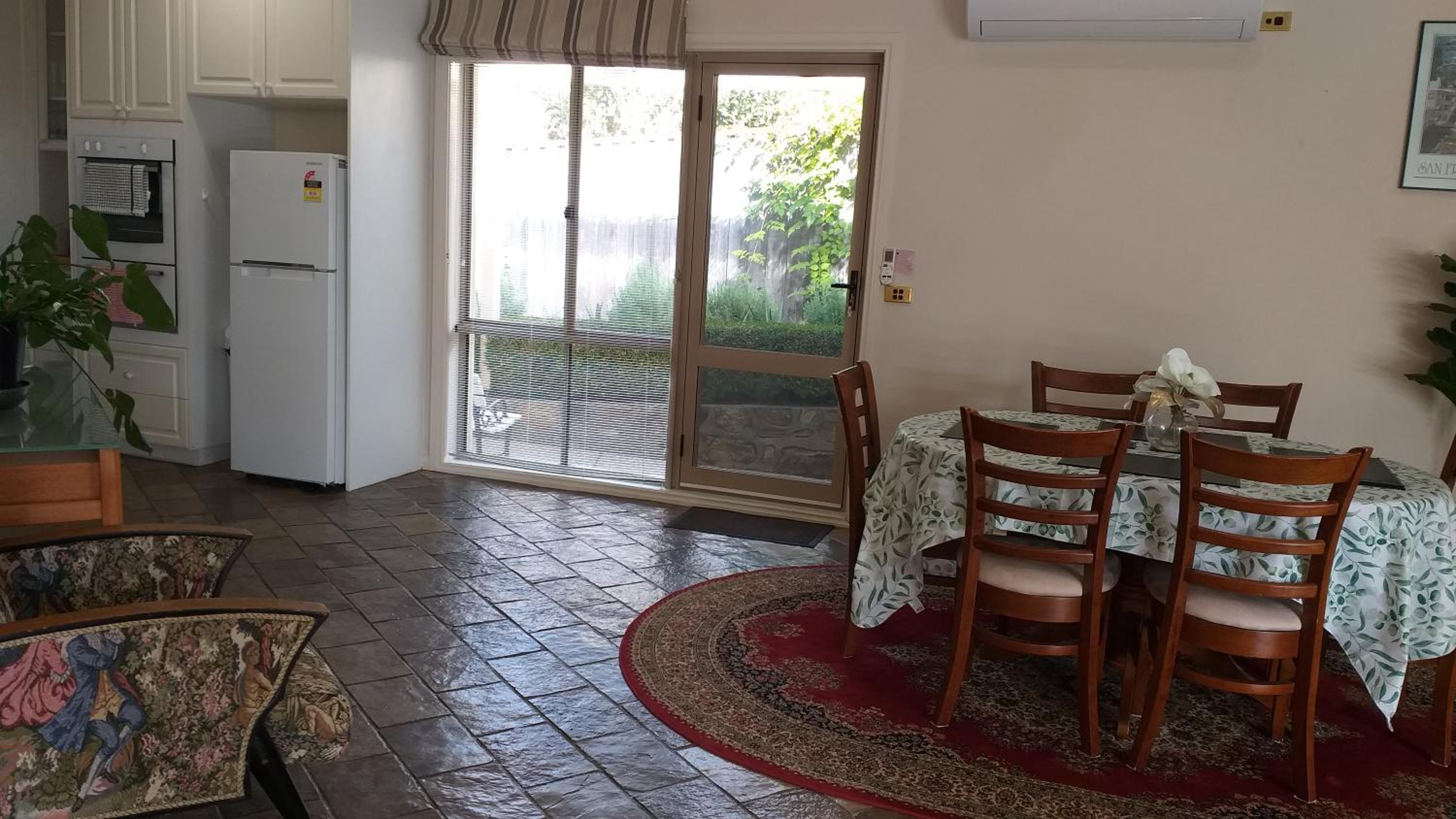 Sweet Holiday Home by the Golf Course - Image 4