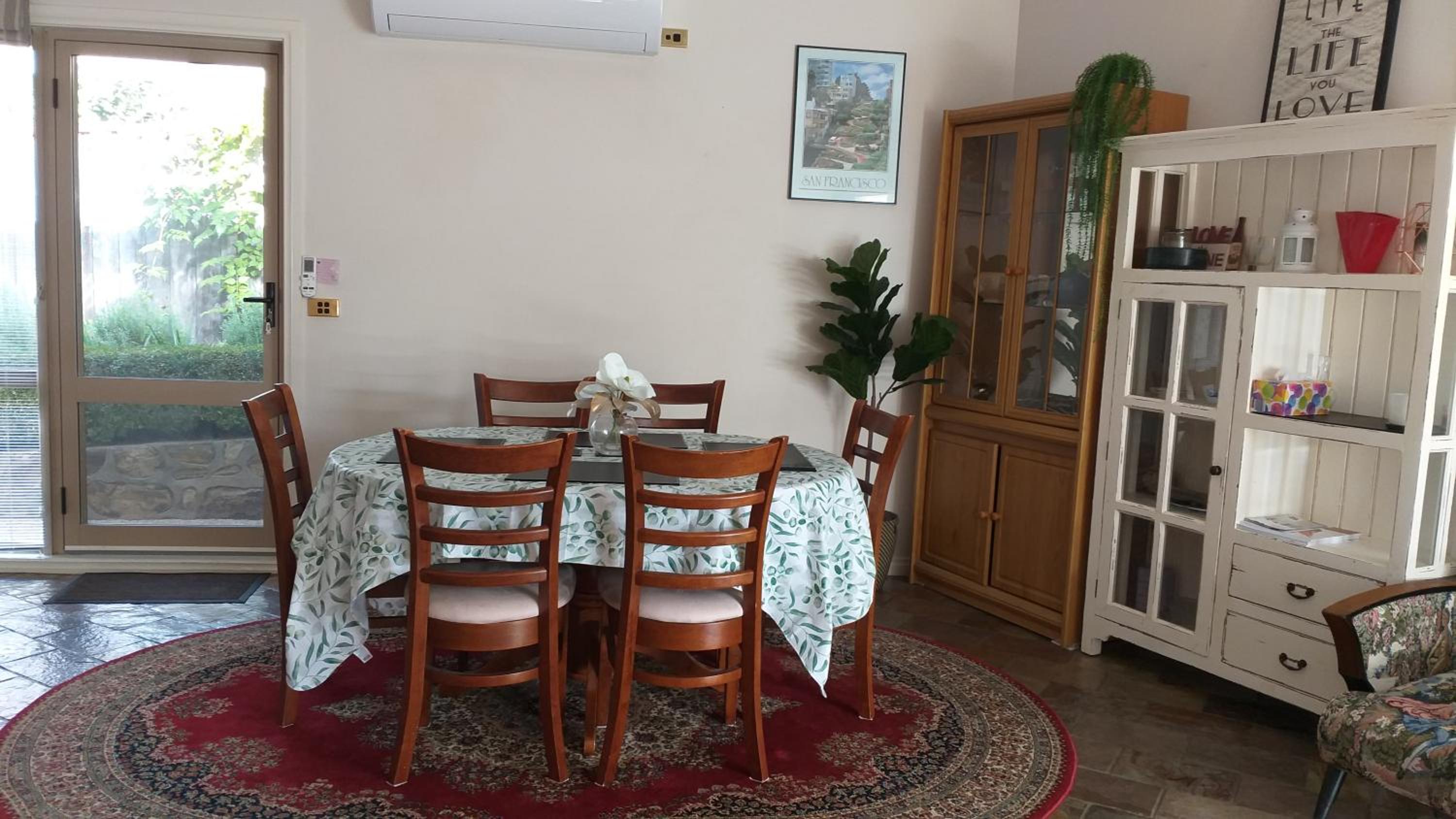 Sweet Holiday Home by the Golf Course - Image 3