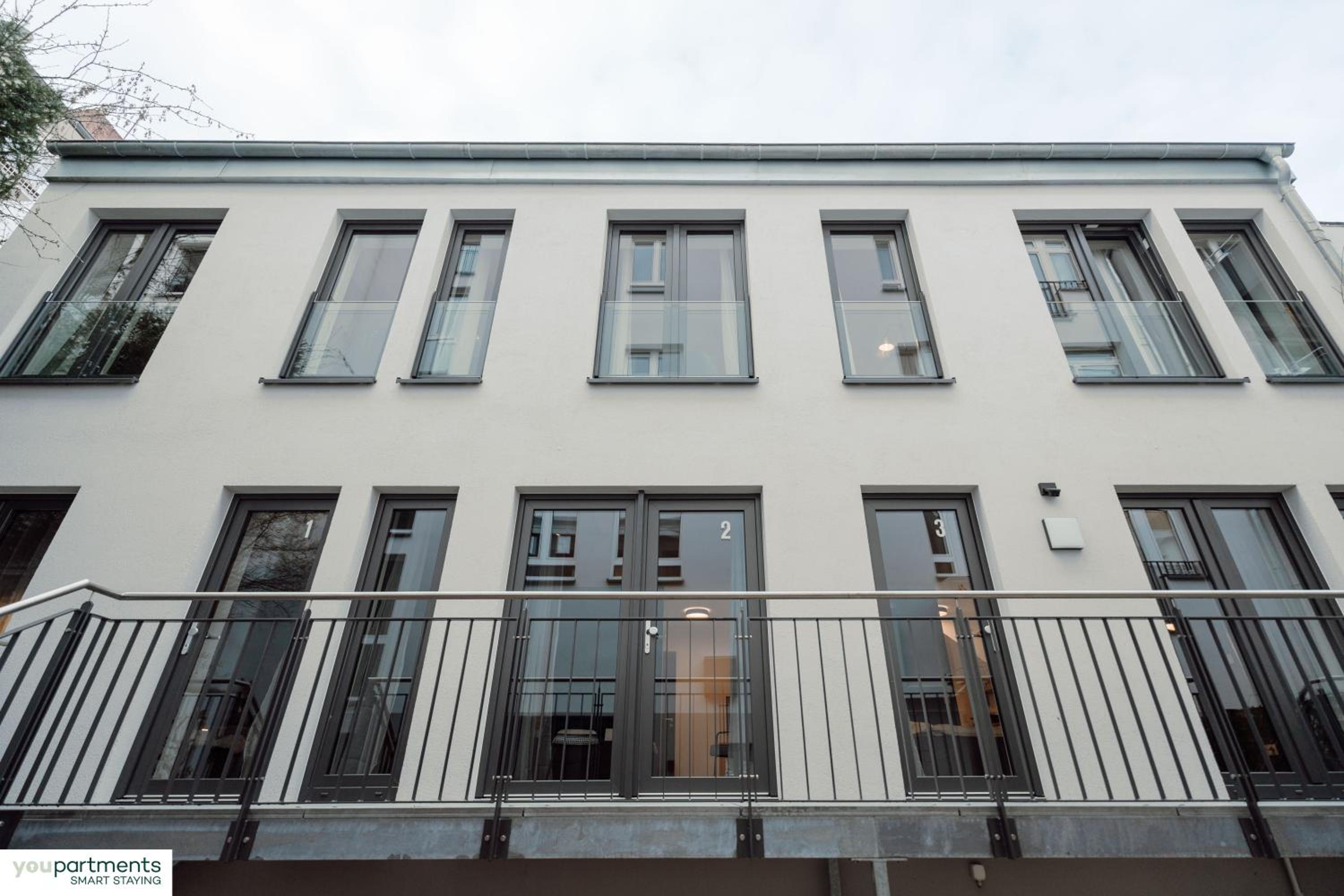 City-Studio im Innenhof mit Boxspring-Bett und Community-Raum