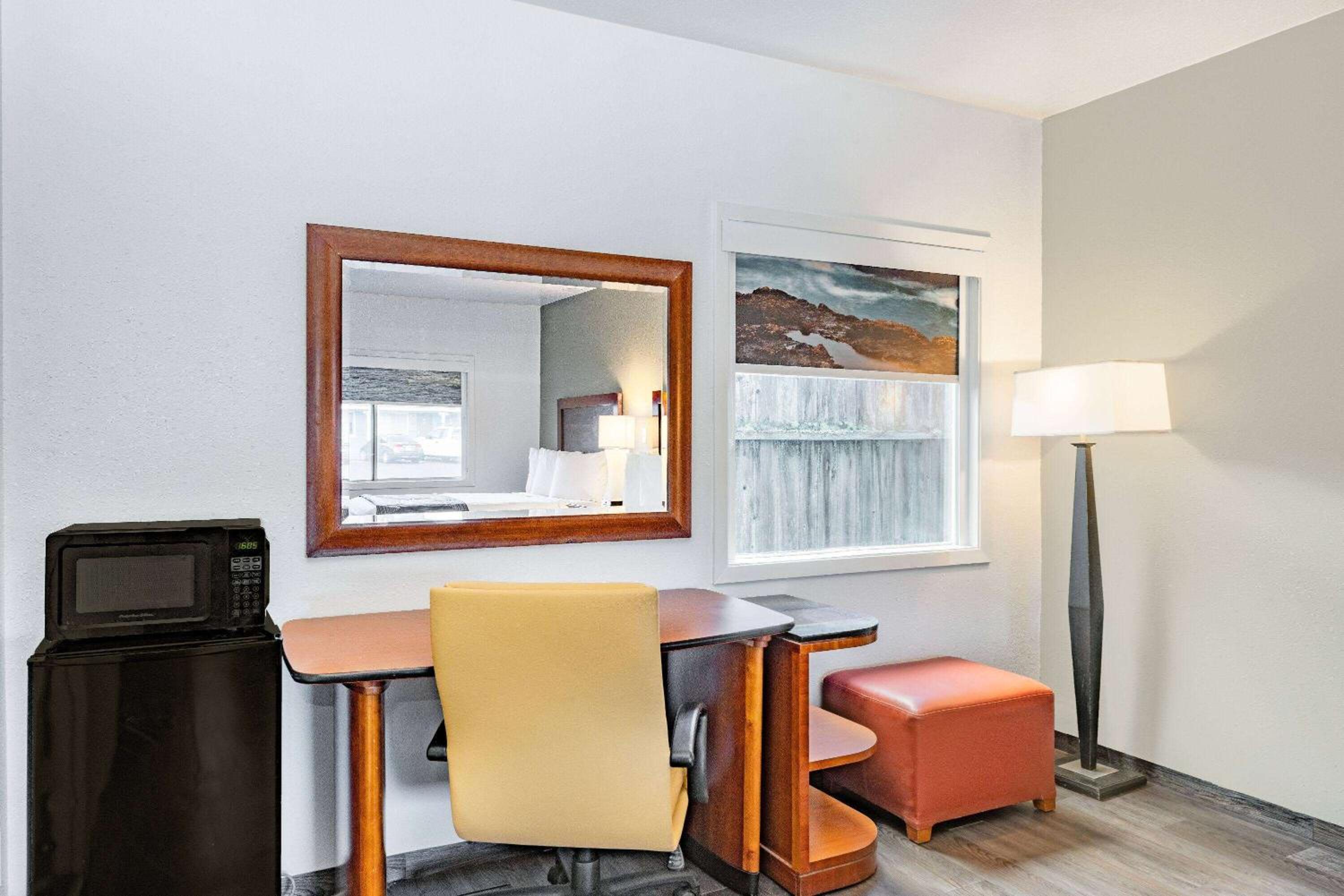 Oceanside Inn & Suites, a Days Inn by Wyndham