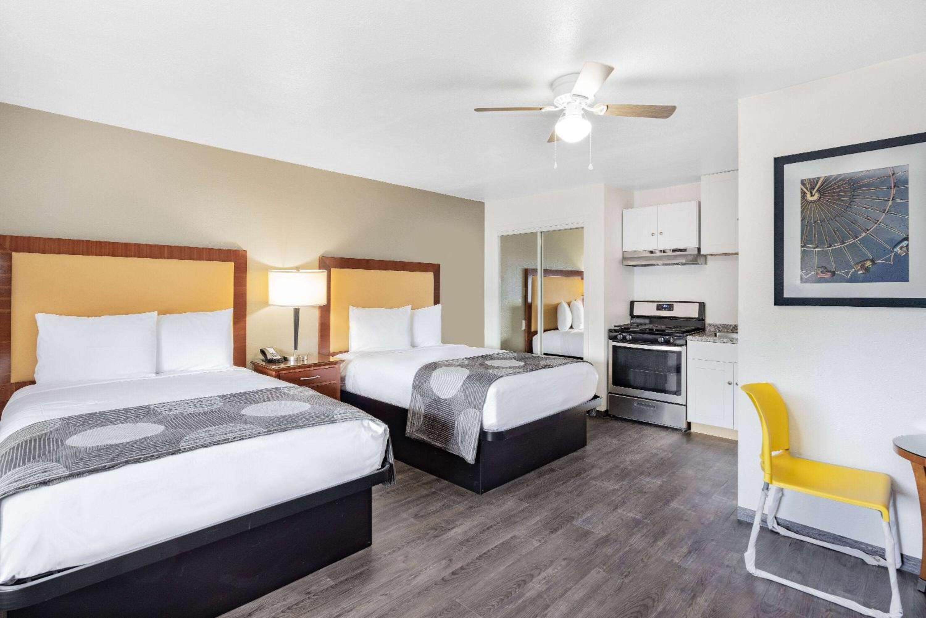 Oceanside Inn & Suites, a Days Inn by Wyndham