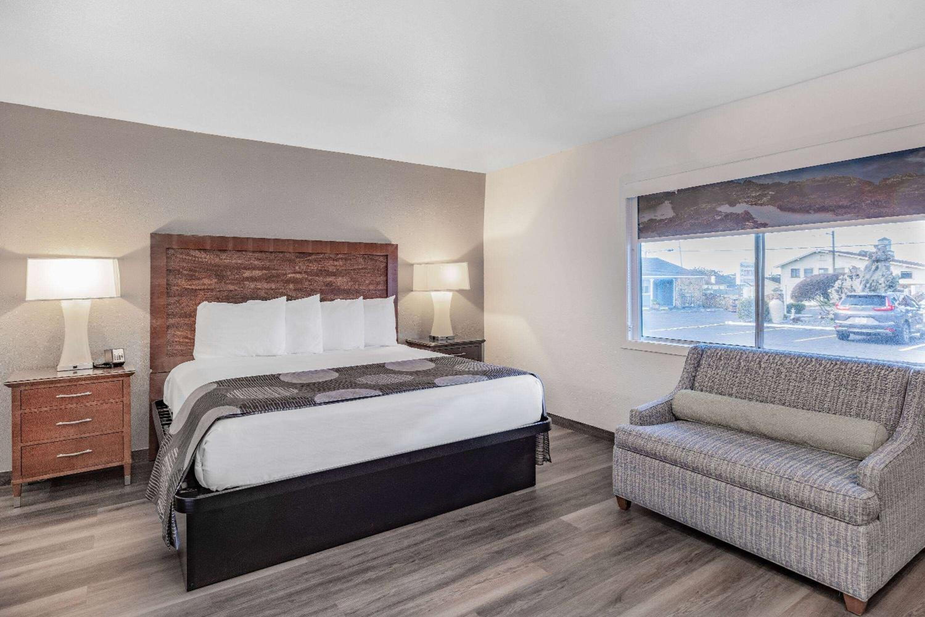 Oceanside Inn & Suites, a Days Inn by Wyndham
