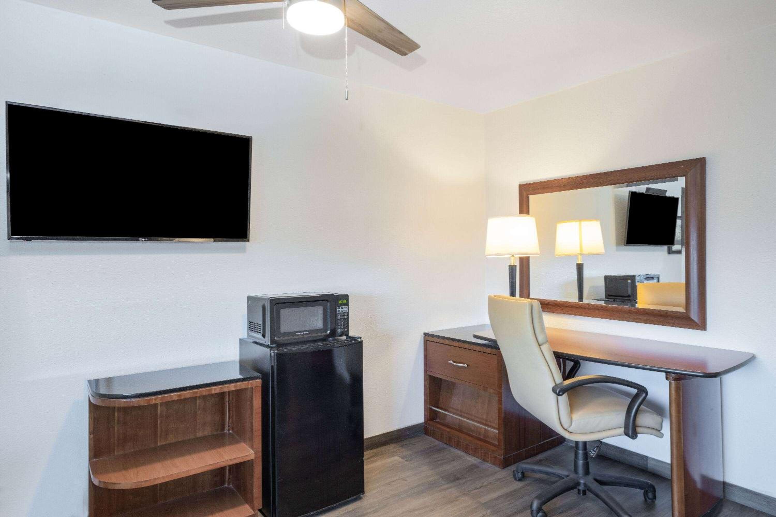 Oceanside Inn & Suites, a Days Inn by Wyndham