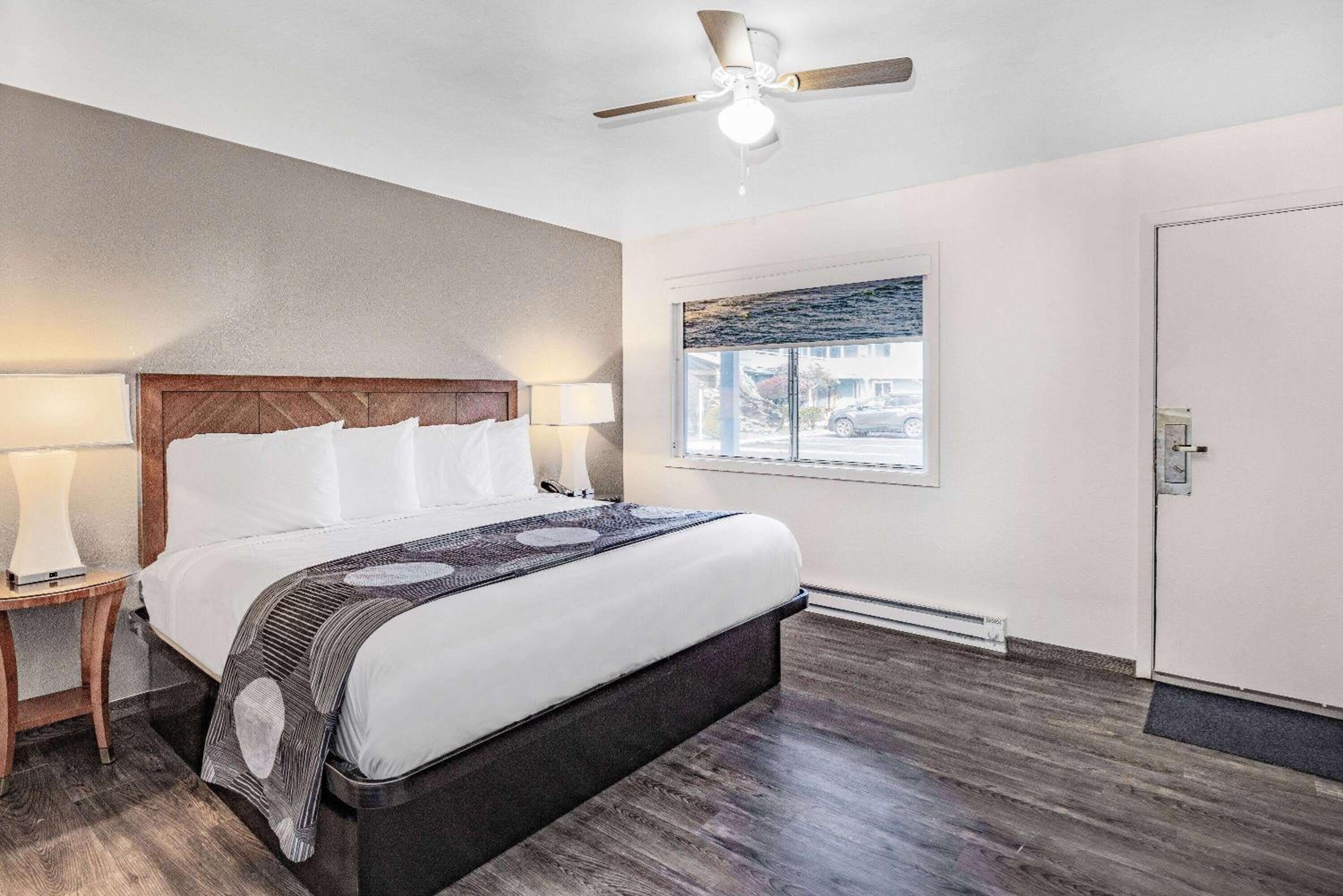Oceanside Inn & Suites, a Days Inn by Wyndham