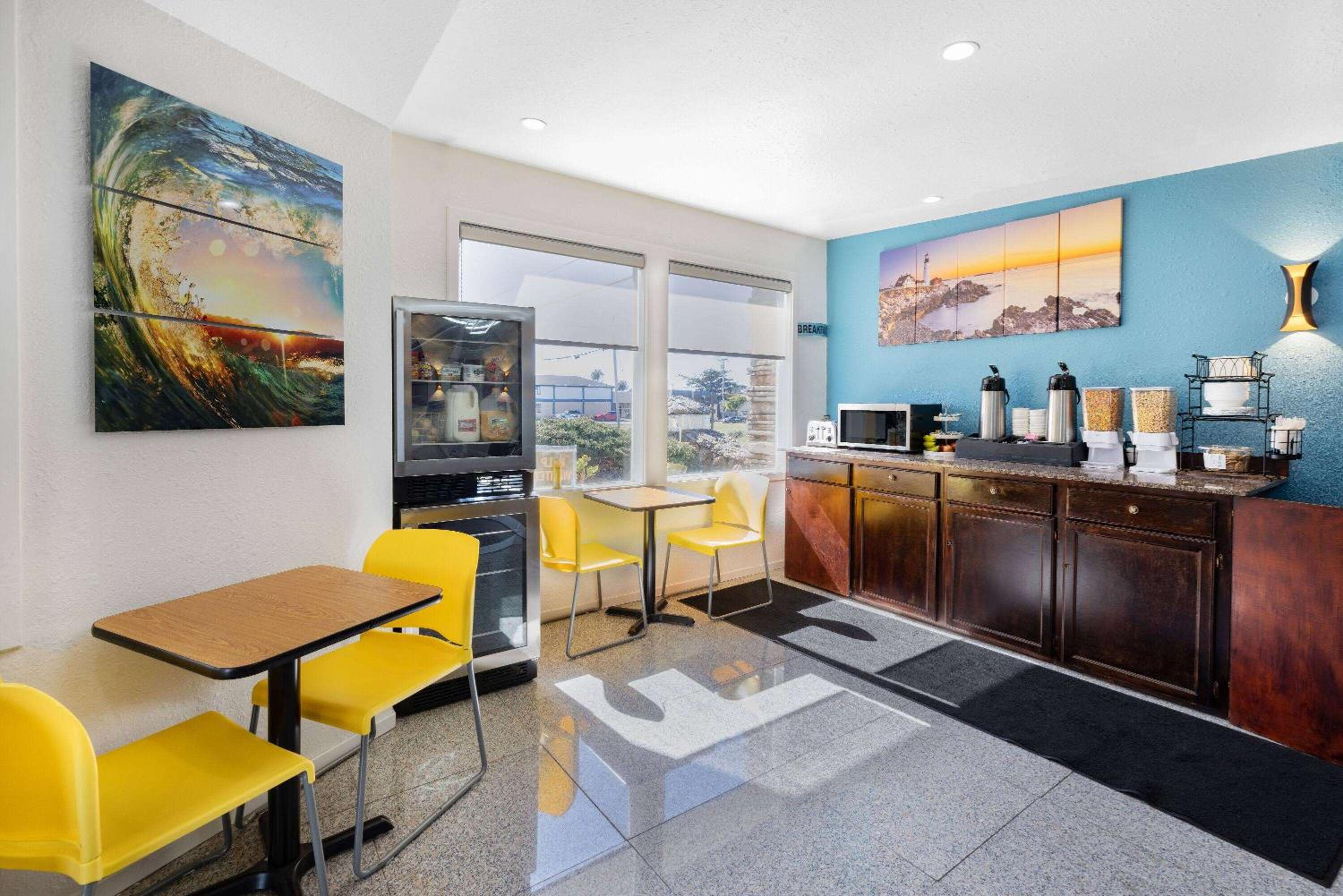Oceanside Inn & Suites, a Days Inn by Wyndham