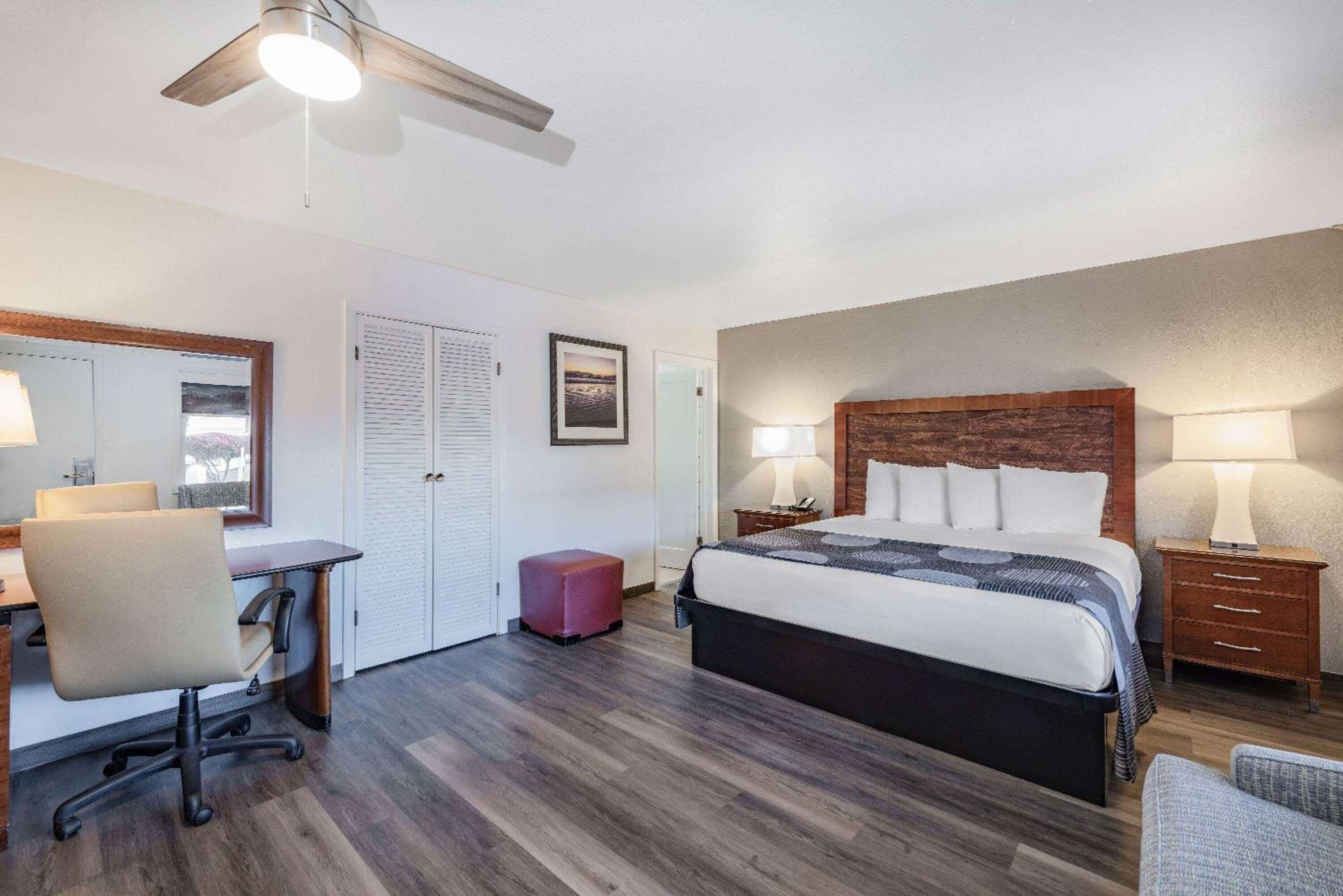 Oceanside Inn & Suites, a Days Inn by Wyndham
