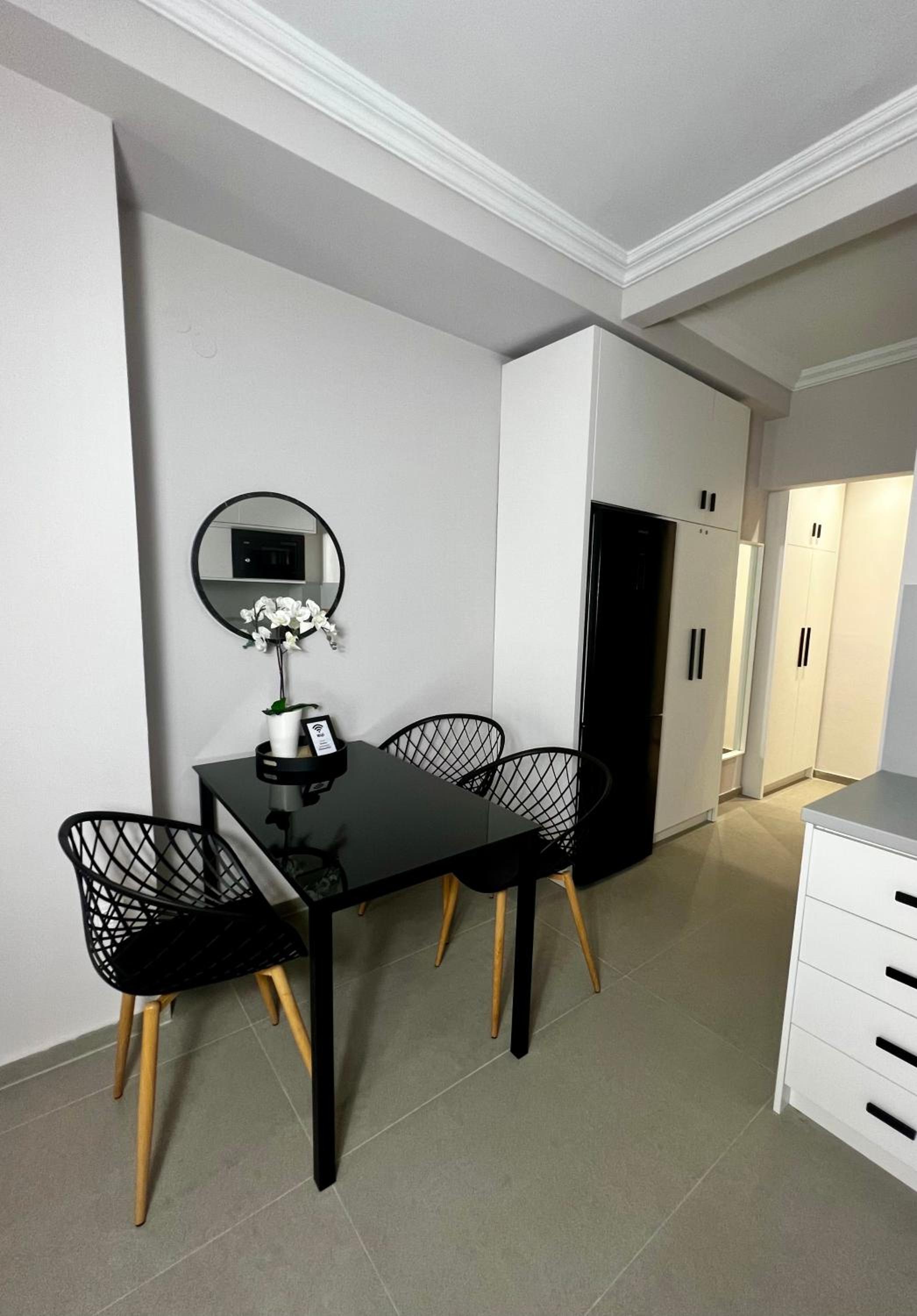 Agia Sofia Noir Apartment