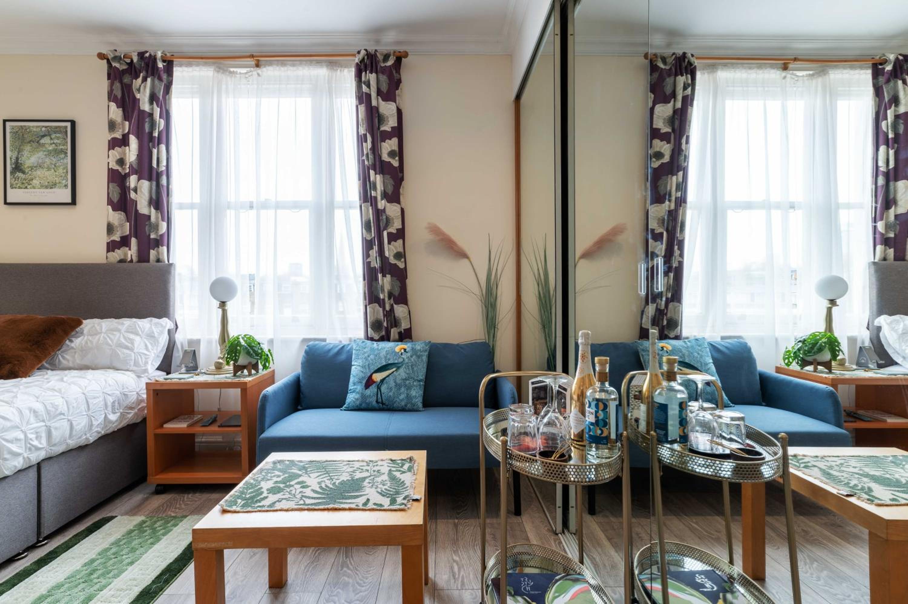 Elegant Art Deco whole apartment - walking distance to Holland Park, Hyde Park, Nottinghill, Kensington, Bayswater, Paddington