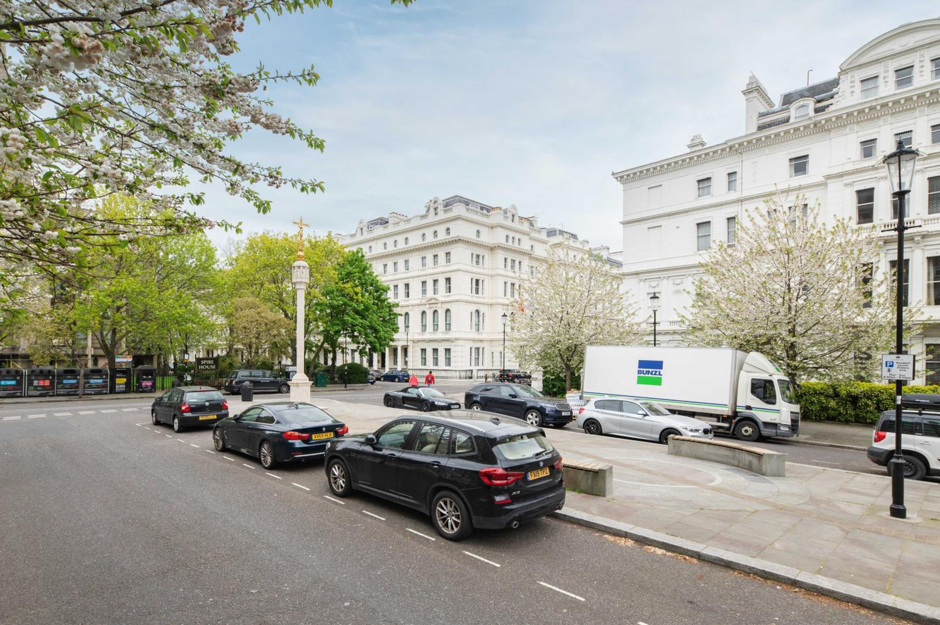 Elegant Art Deco whole apartment - walking distance to Holland Park, Hyde Park, Nottinghill, Kensington, Bayswater, Paddington