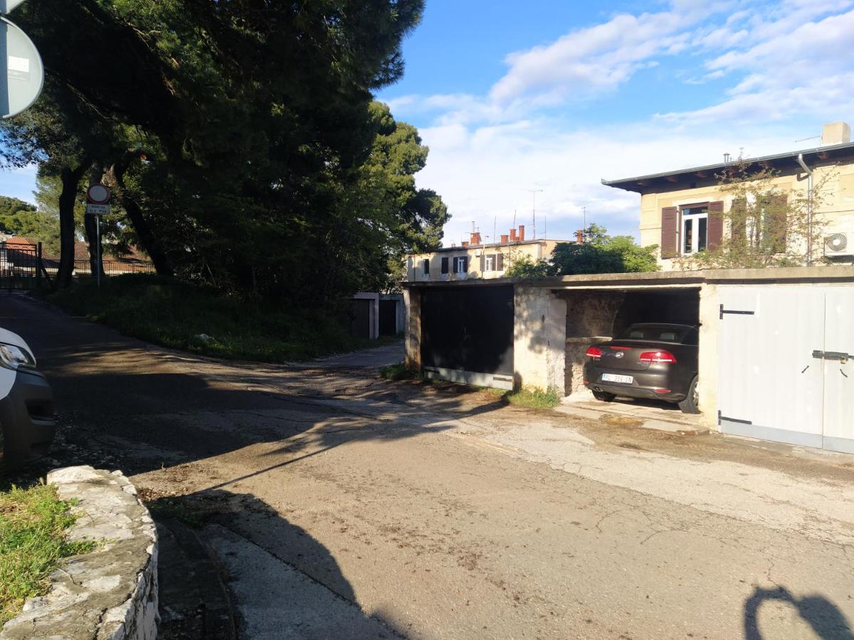 Pula city center big apartment with private parking view 2