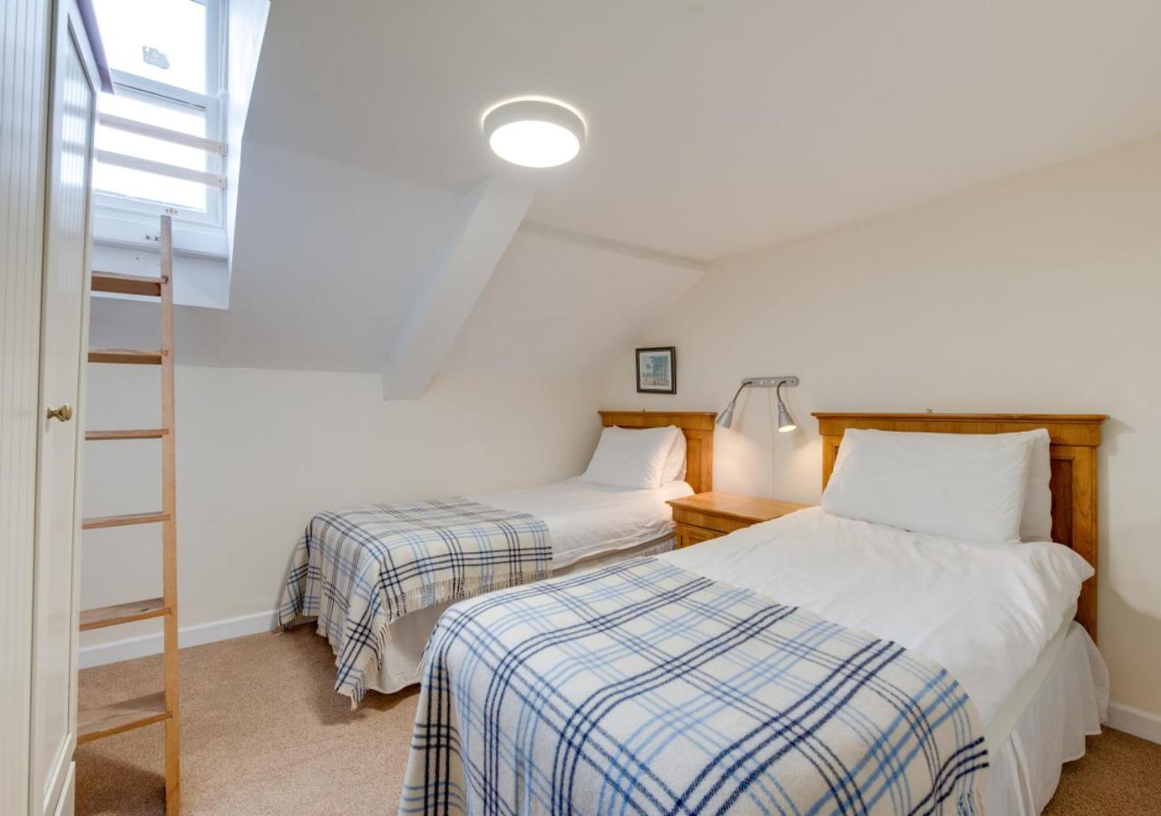 4 Bed in Tenby oc-25955 view 2