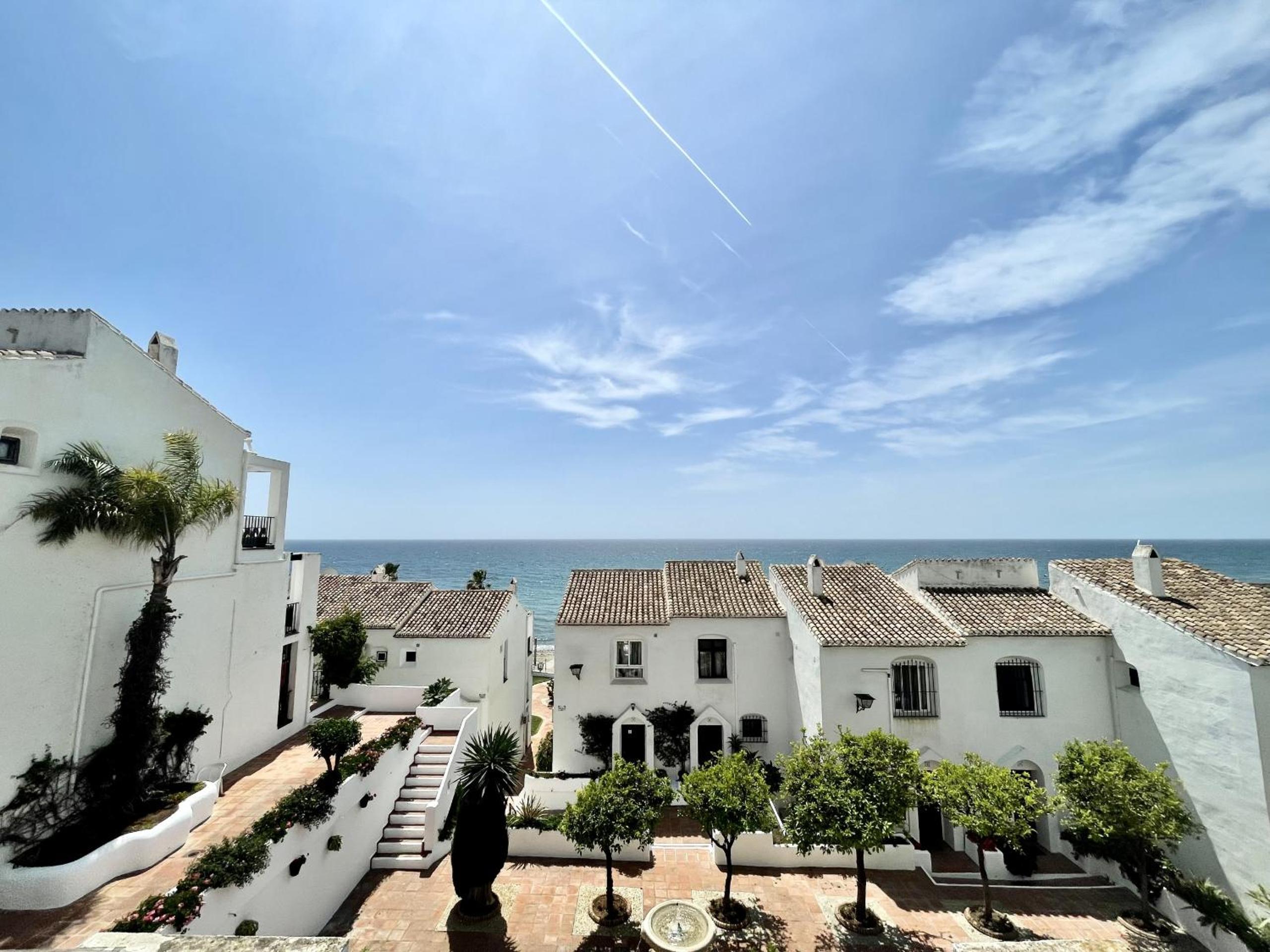 Dona Lola Lupita 1 bedroom duplex apartment with sea views between Fuengirola and Marbella