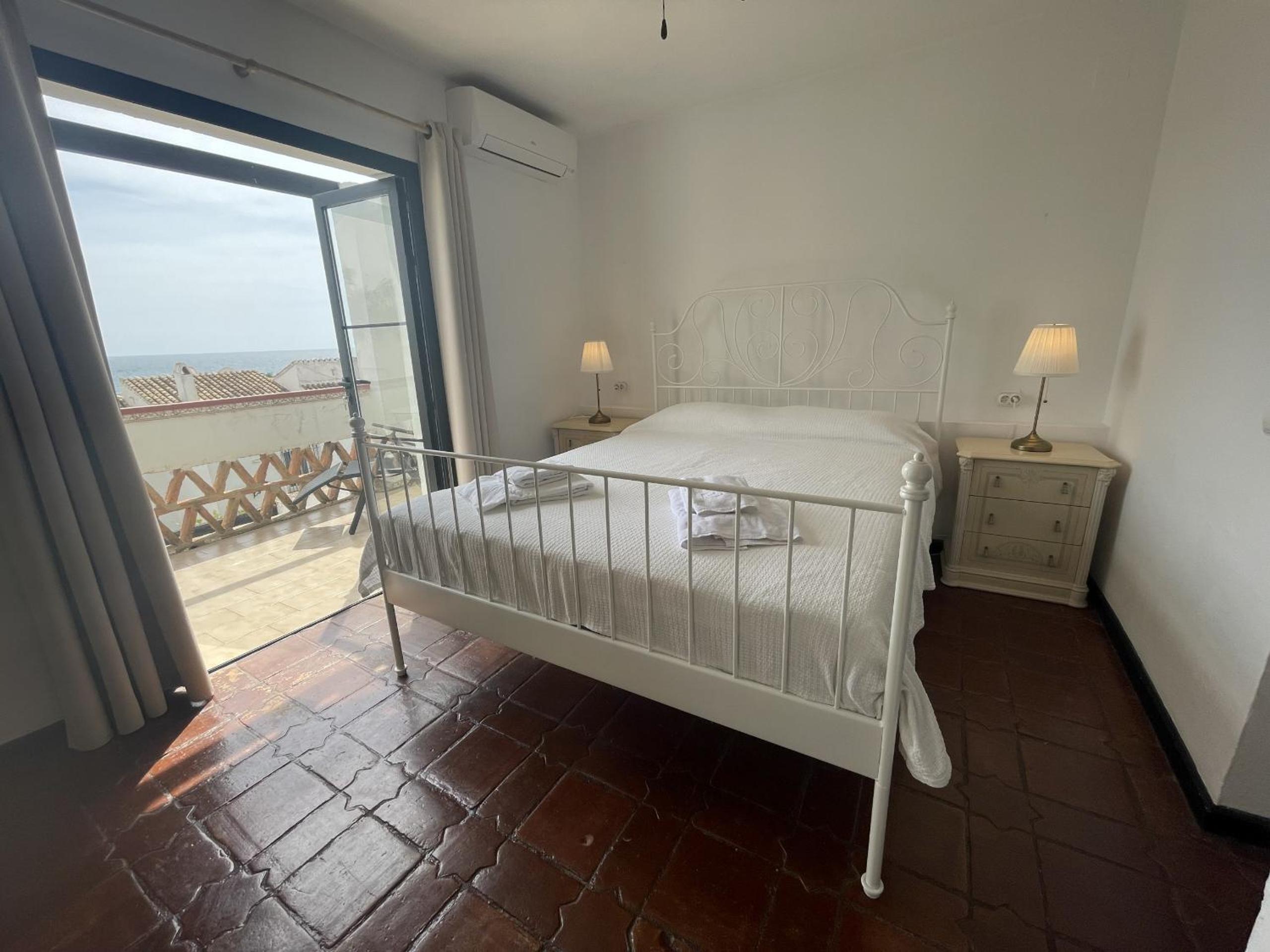 Dona Lola Lupita 1 bedroom duplex apartment with sea views between Fuengirola and Marbella