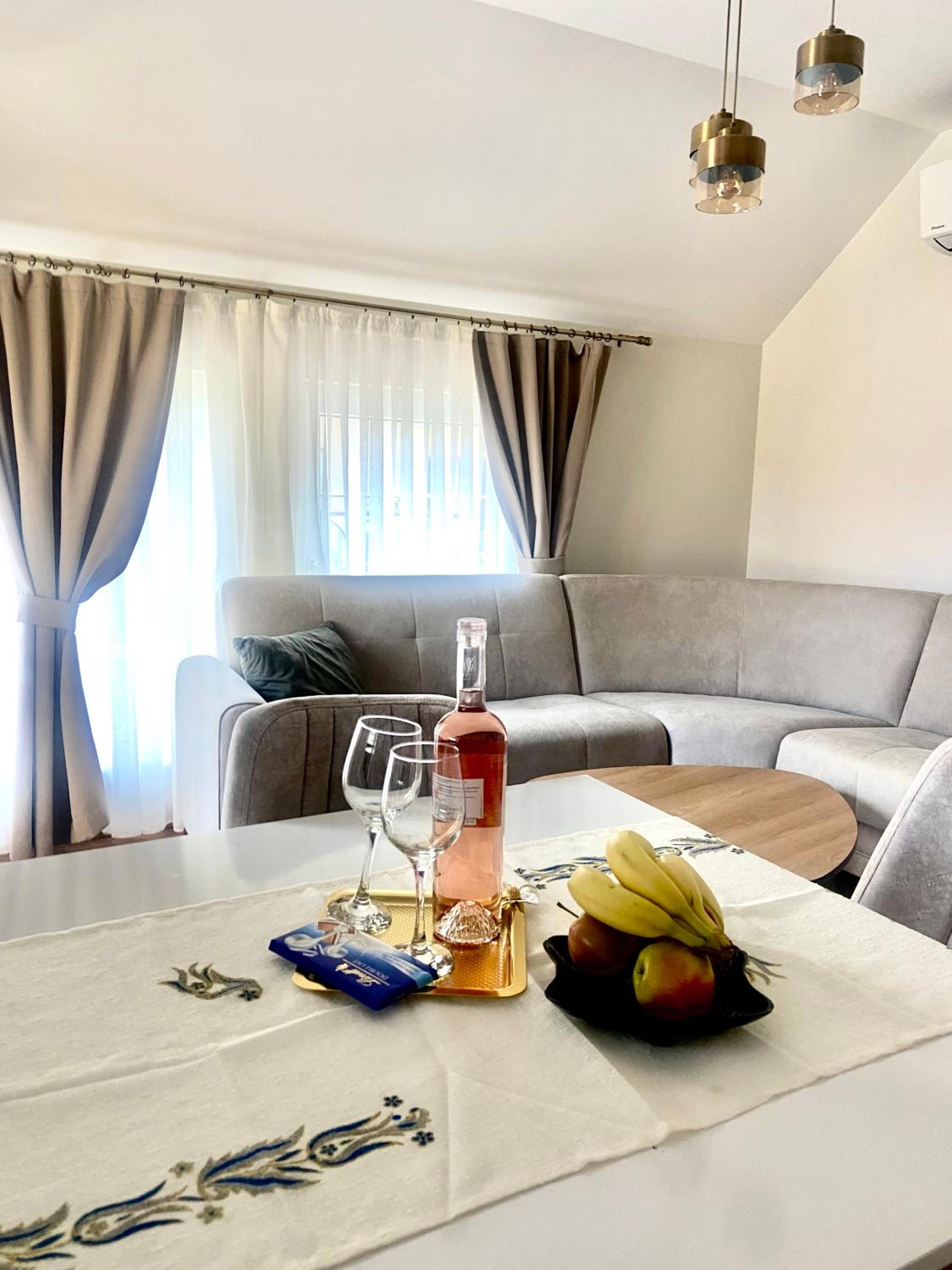 M&M Center Apartment with free parking