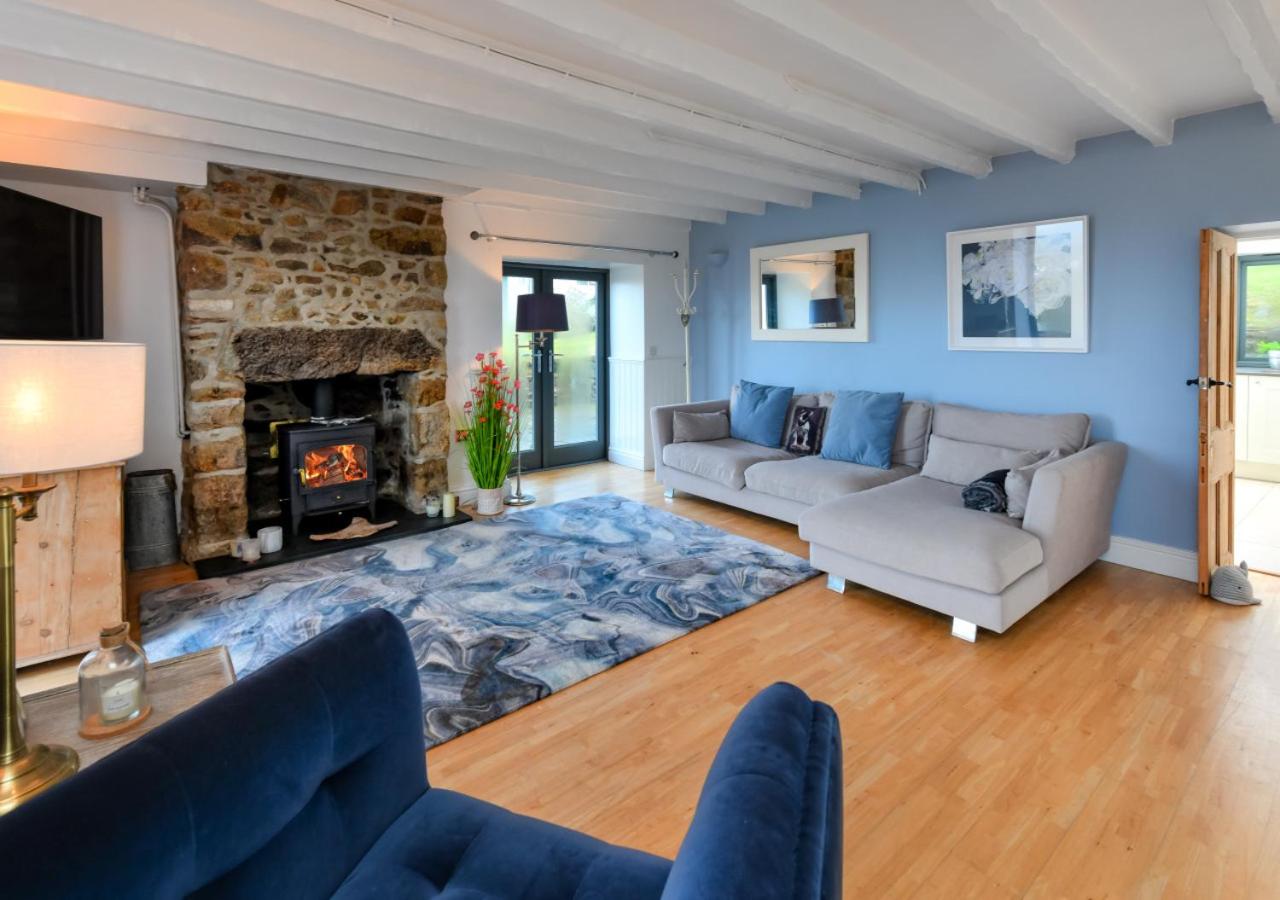 4 Bed in Llanbedrog oc-1frond view 3