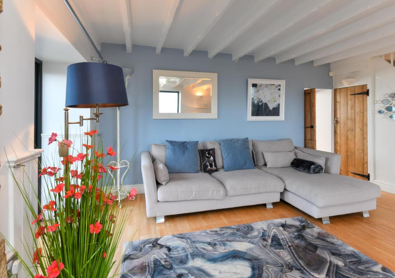 4 Bed in Llanbedrog oc-1frond view 2