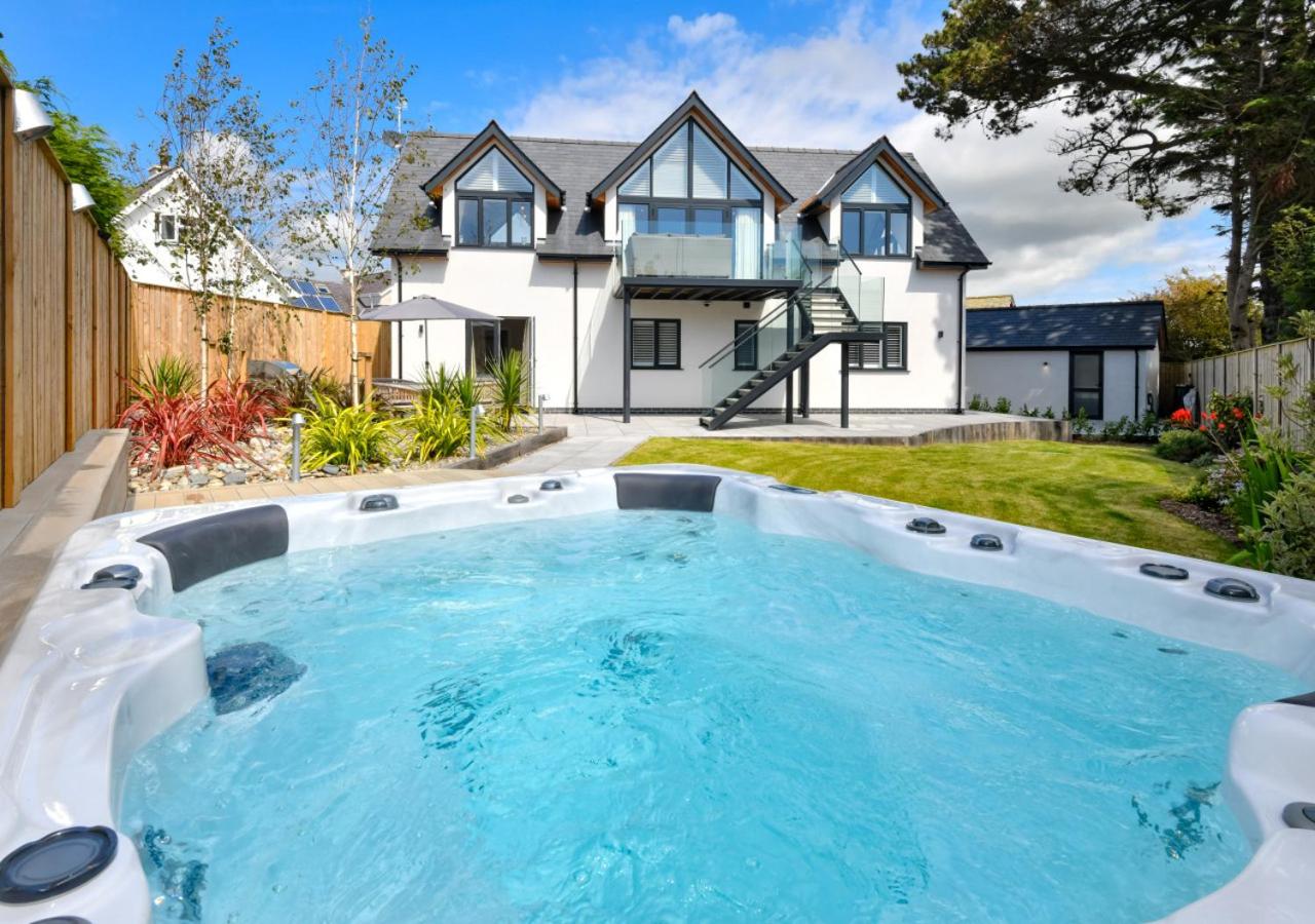 4 Bed in Abersoch oc-skylab