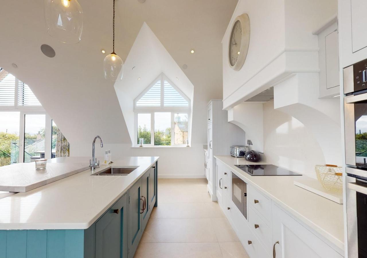 4 Bed in Abersoch oc-skylab