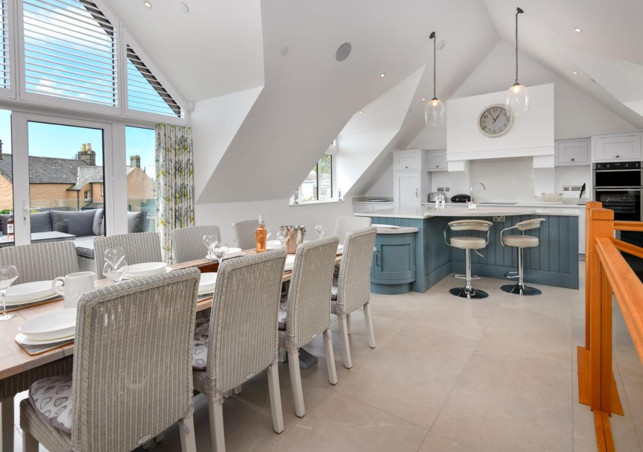 4 Bed in Abersoch oc-skylab