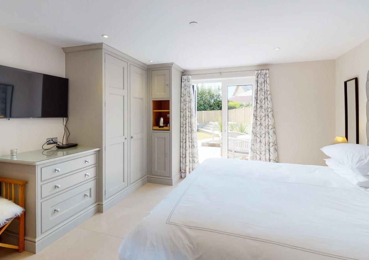 4 Bed in Abersoch oc-skylab