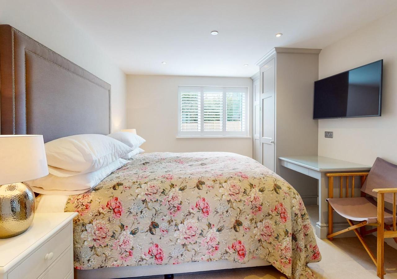4 Bed in Abersoch oc-skylab