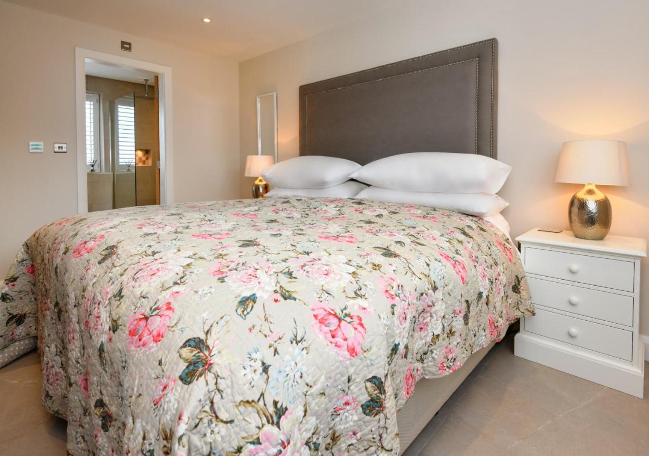 4 Bed in Abersoch oc-skylab