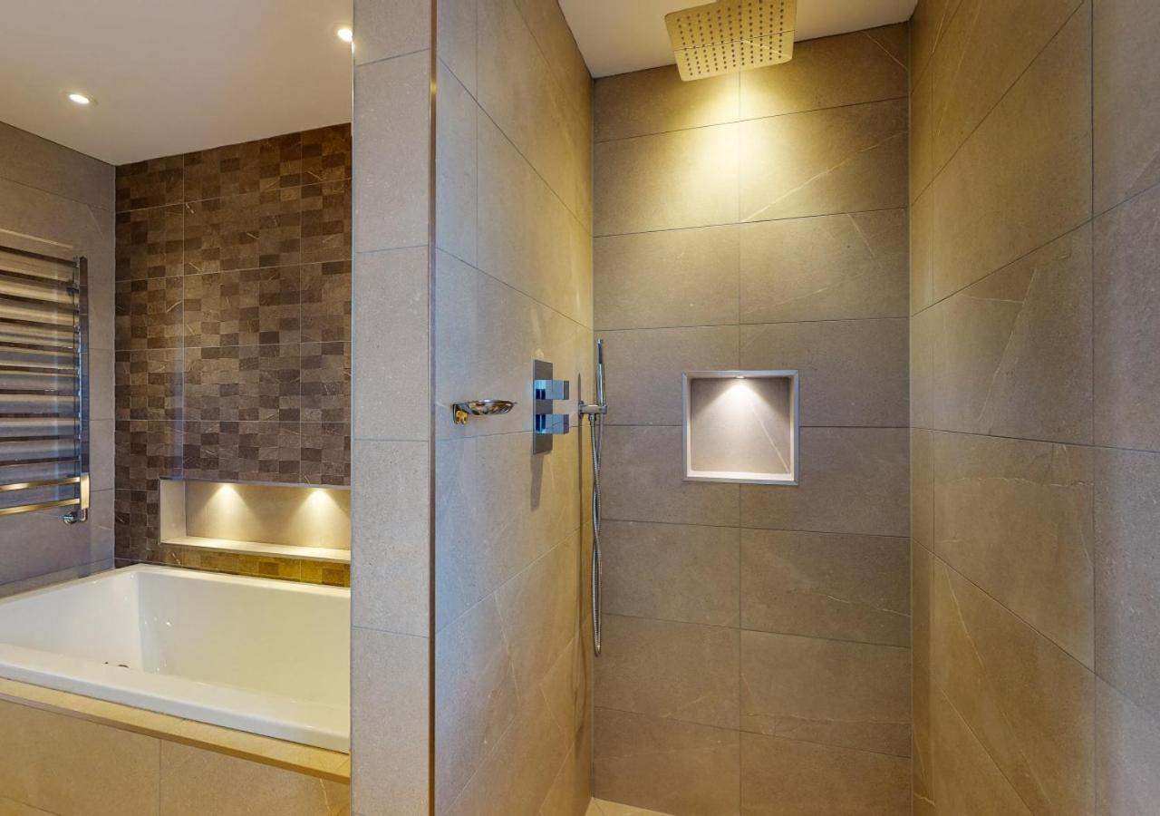 4 Bed in Abersoch oc-skylab
