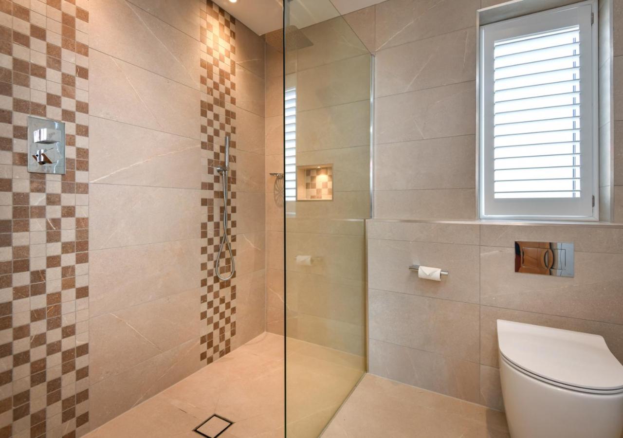 4 Bed in Abersoch oc-skylab