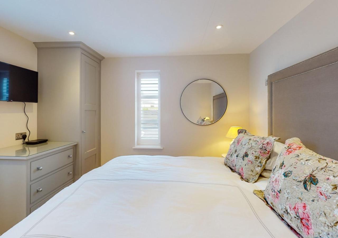 4 Bed in Abersoch oc-skylab